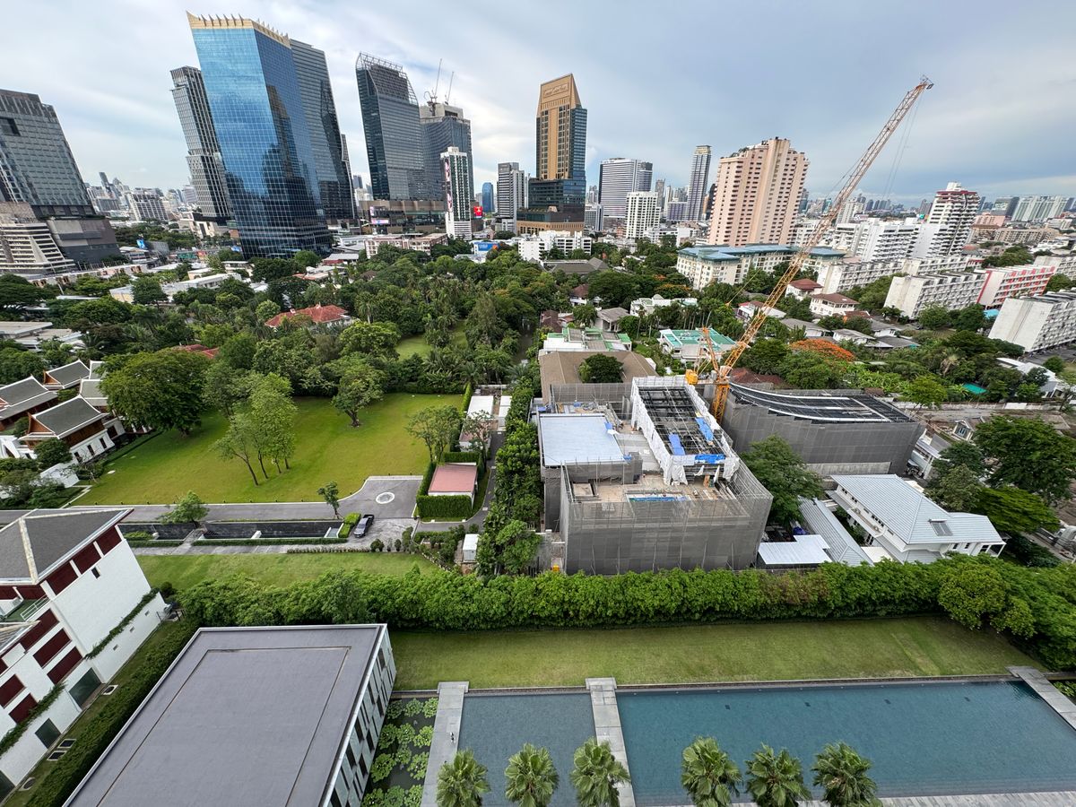 ขายคอนโดสาทร นราธิวาส : ✨ ชีวิตเหนือระดับ! คอนโดหรูแบบดูเพล็กซ์ (Duplex) ที่ The Sukhothai Residences 4 ห้องนอน พร้อมห้องแม่บ้าน ลิฟต์ส่วนตัว ที่จอดรถส่วนตัว และสิ่งอำนวยความสะดวกระดับโรงแรม 5 ดาว