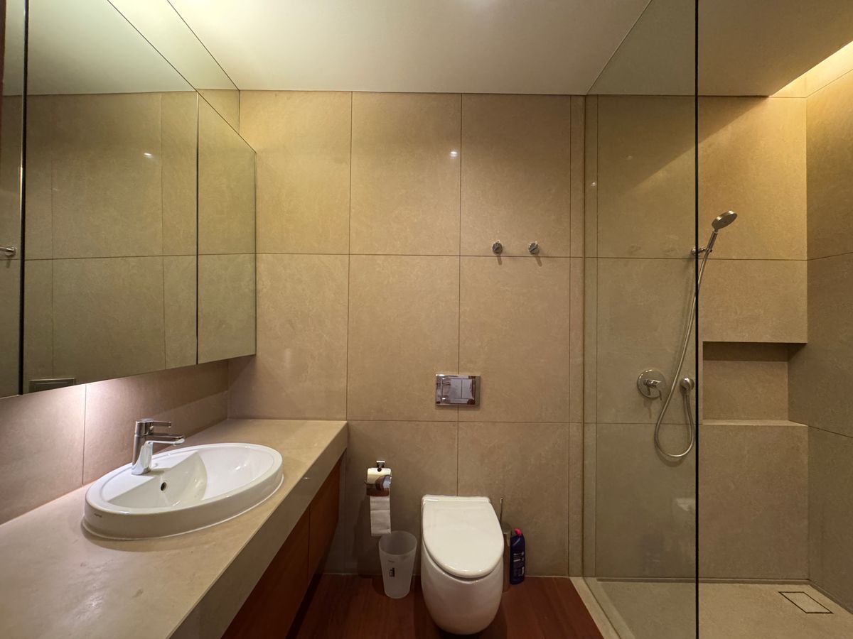 ขายคอนโดสาทร นราธิวาส : ✨ ชีวิตเหนือระดับ! คอนโดหรูแบบดูเพล็กซ์ (Duplex) ที่ The Sukhothai Residences 4 ห้องนอน พร้อมห้องแม่บ้าน ลิฟต์ส่วนตัว ที่จอดรถส่วนตัว และสิ่งอำนวยความสะดวกระดับโรงแรม 5 ดาว