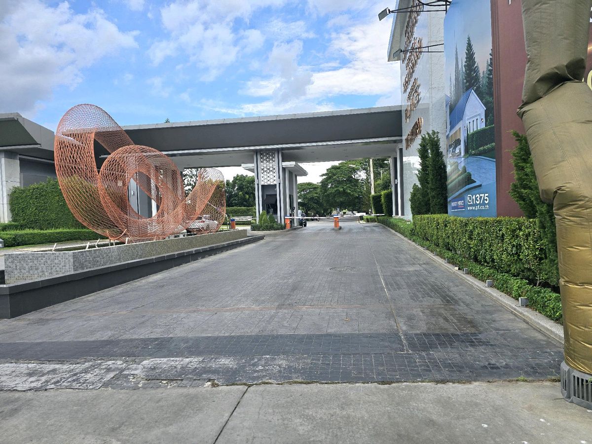 For RentHousePattanakan, Srinakarin : Rent a 2 -story house, 75 sq.w., in Rama 9, Bangkok.