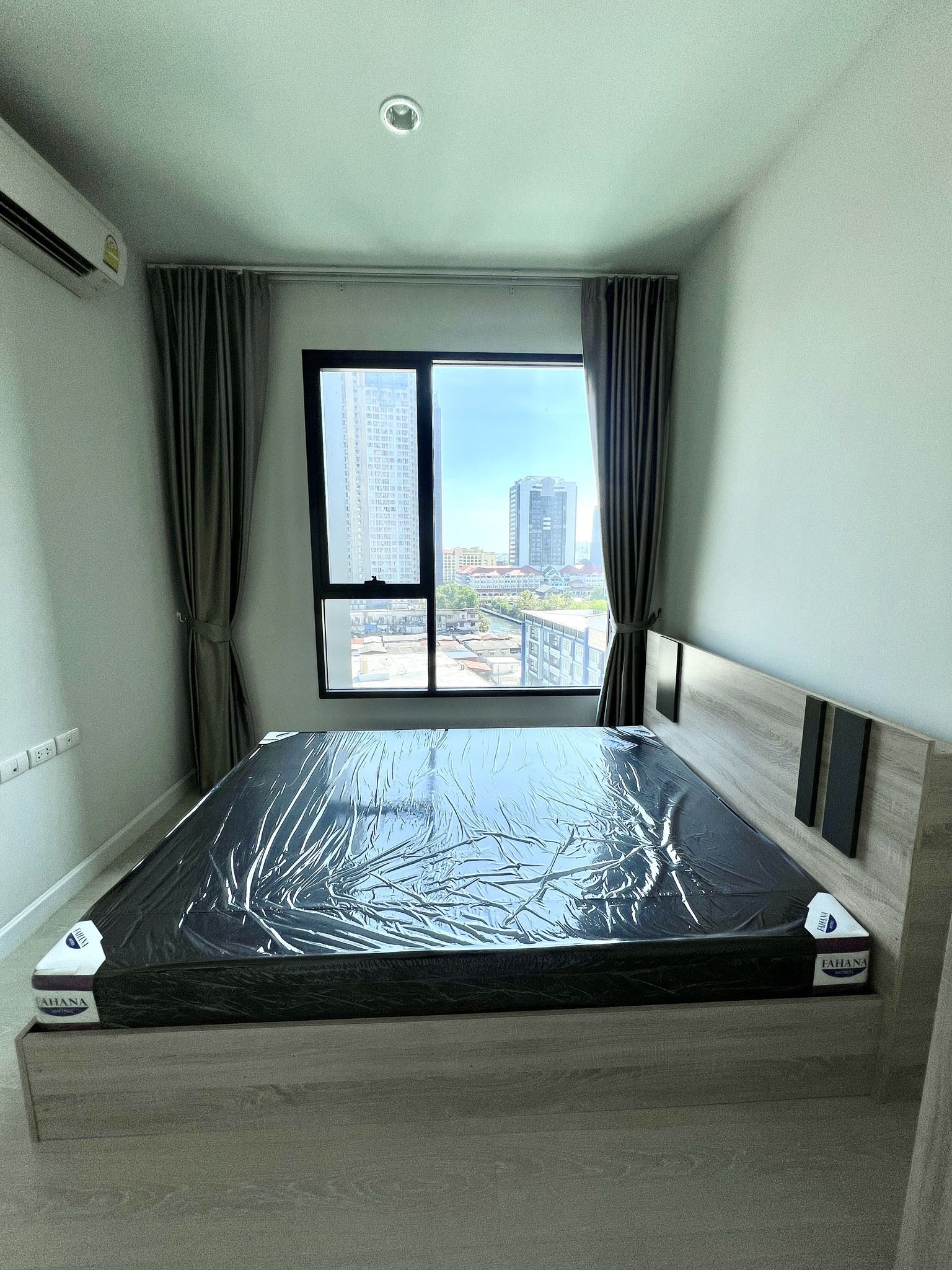 For SaleCondoRama9, Petchburi, RCA : Condo for Sale with Tenant U5577670