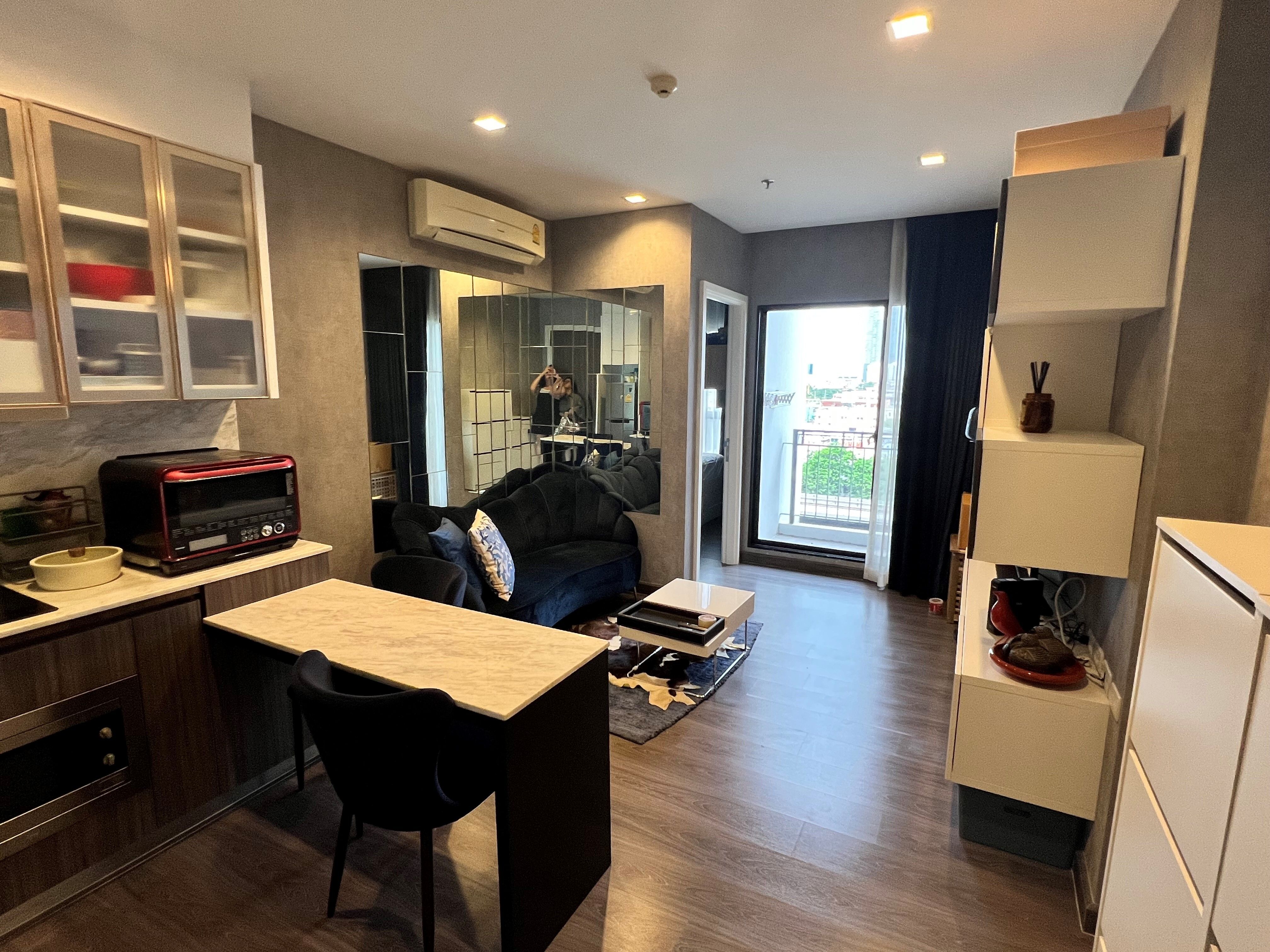 For SaleCondoWongwianyai, Charoennakor : Great Deal for 1 bedroom condo walking distance to BTS U5564512