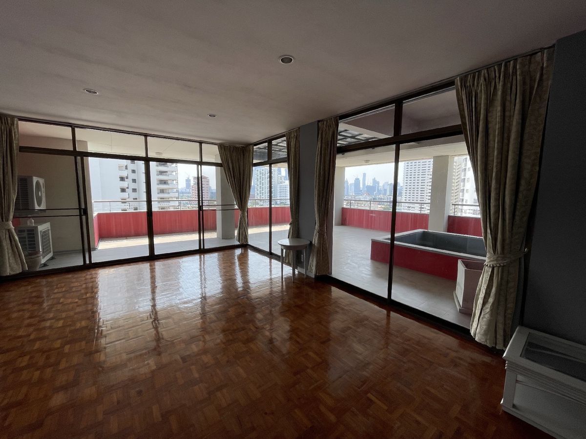 For SaleCondoNana, North Nana,Sukhumvit13, Soi Nana : 3 Bedroom Penthouse for sale at Baan Prida  U5551985