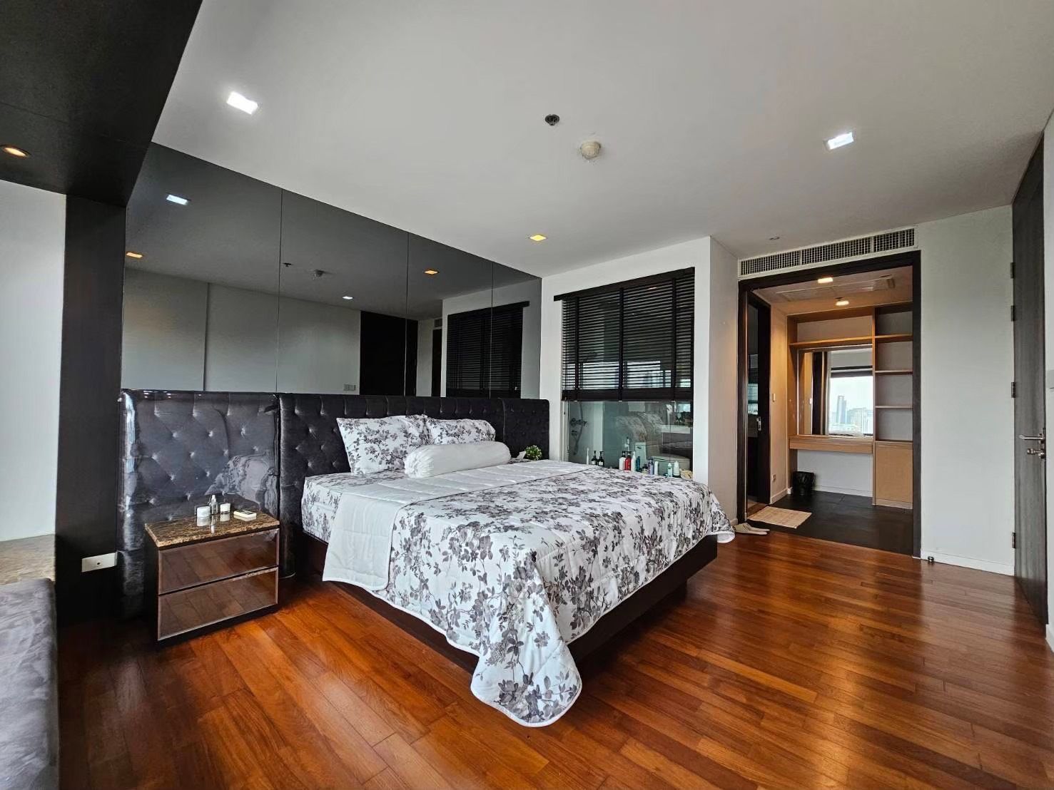 ขายคอนโดวิทยุ ชิดลม หลังสวน : ขาย คอนโด 2 ห้องนอน ในโครงการ อมันตา ลุมพินี U5549874