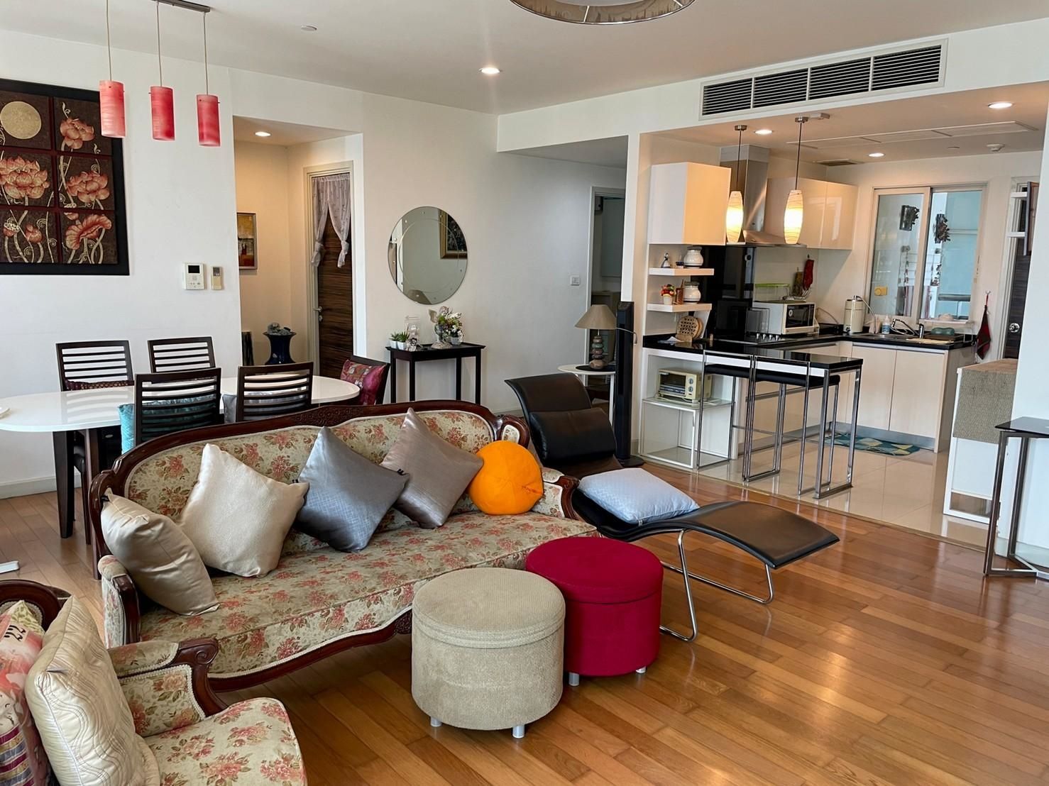 For SaleCondoWongwianyai, Charoennakor : Three Bedrooms Condo For Sale & Rent U5552746