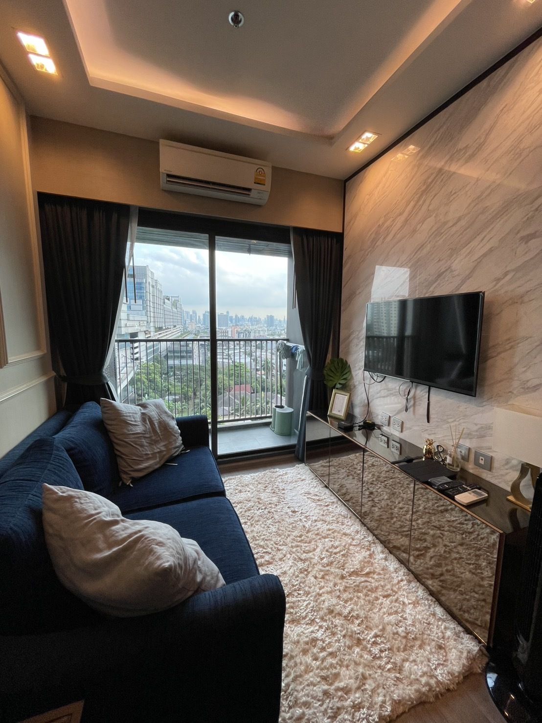 ขายคอนโดลาดพร้าว เซ็นทรัลลาดพร้าว : ขายคอนโดติด MRT ลาดพร้าว(ทางออก 1) Condo for Sales — Whizdom U2003444