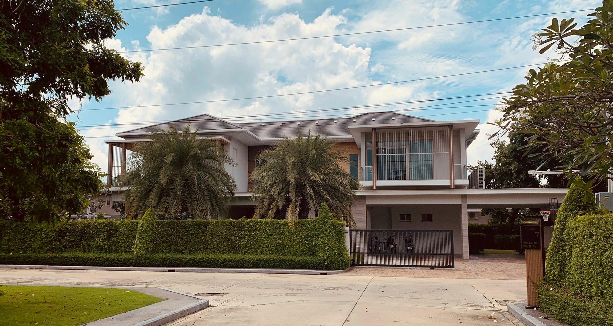 For SaleHouseMin Buri, Romklao : Modern Corner Plot Pool Villa in Perfect Masterpiece Century U1034112