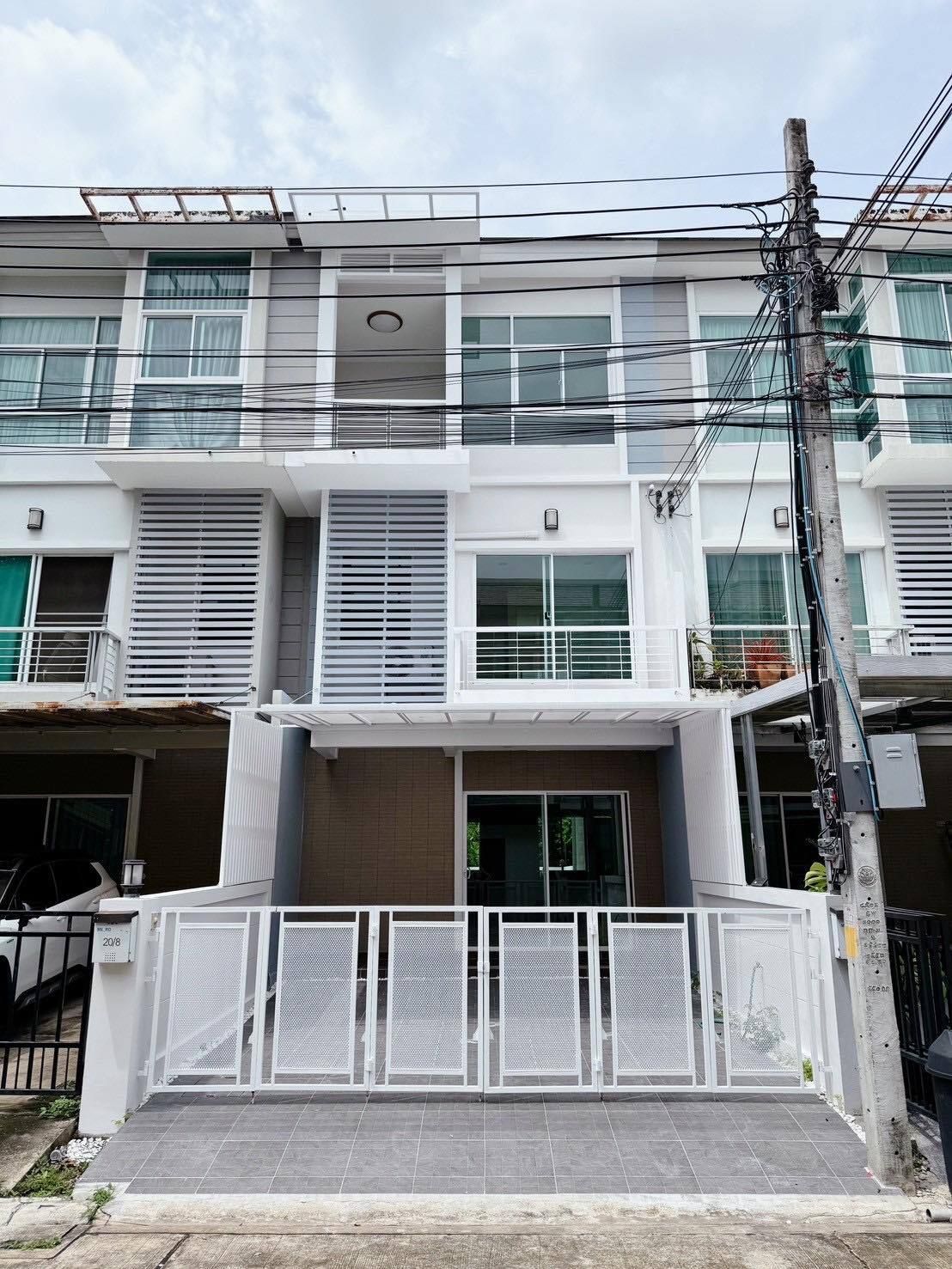 ขายบ้านลาดกระบัง สุวรรณภูมิ : ขาย ทาวน์เฮ้าส์ 3 ห้องนอน ในโครงการ เดอะ เมทโทร พระราม 9 U5548498