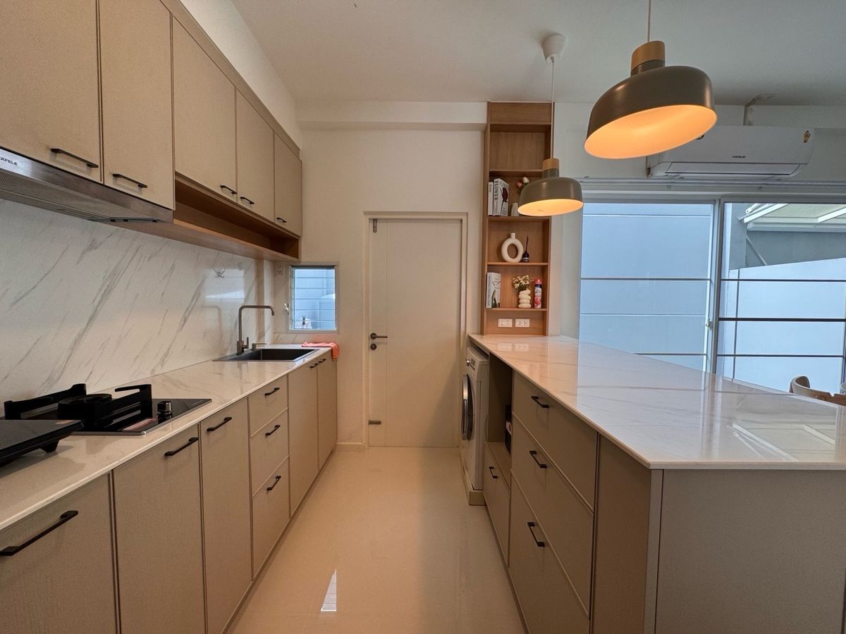 ให้เช่าทาวน์โฮมบางนา แบริ่ง ลาซาล : 💥ForRent💥3Bed • Indy2 Bangna Ramkhamhang2 🏡 Near Mega Bangna‼️ Ready to move in ‼️  Fully Furnished ✨
