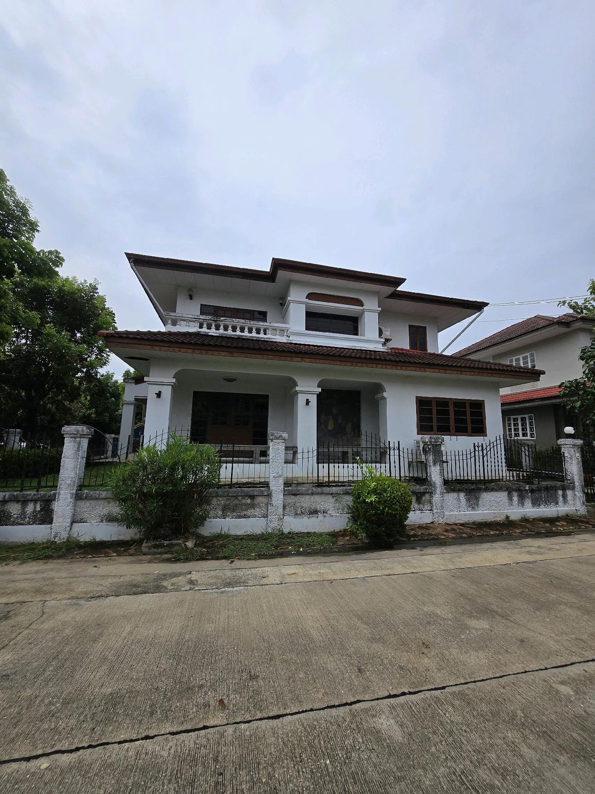 ขายบ้านเอกชัย บางบอน : ขายบ้านชัยพฤกษ์ บางบอน 82 ตร.ว. แปลงมุม สภาพดี เฟอร์built in ใกล้ถนนกาญจนาภิเษก ใกล้ห้าง,โรงเรียน, โรงพยาบาล, รถไฟฟ้า และทางด่วน