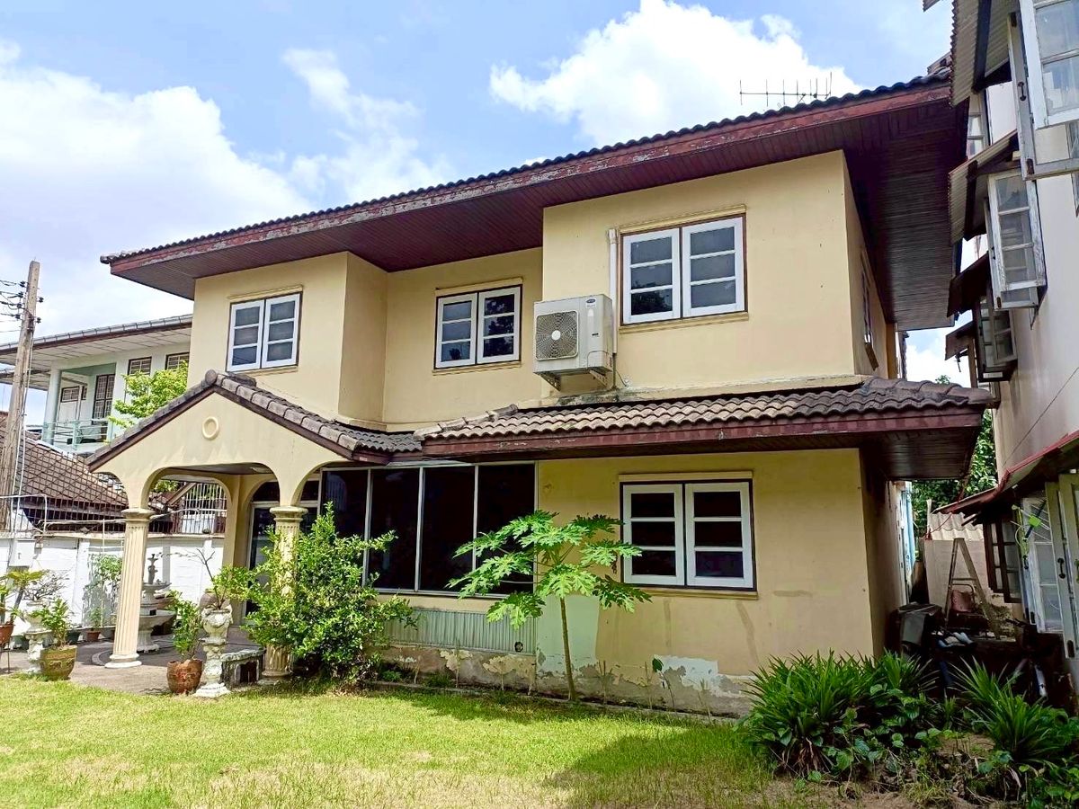 ขายบ้านเยาวราช บางลำพู : ขายบ้านพร้อมที่ดินใจกลางพระนคร ทำเลทรงคุณค่า ตั้งอยู่ที่ตรอกตึกดิน ตรงข้าม ศาลาว่าการกรุงเทพ โอกาสการลงทุนที่หาไม่ได้ง่ายๆ  