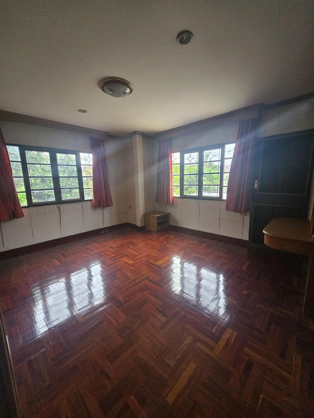 ขายบ้านเอกชัย บางบอน : ลดเพิ่มอีก 4 แสนได้หลังนี้ไปถือว่าคุ้มมาก! บ้านเดี่ยวหลังใหญ่ ทำเลดี มีห้องแม่บ้าน แถมครัวไทยแยกส่วน หมู่บ้านชัยพฤกษ์ บางบอน 82 ตร.ว. พื้นที่ใช้สอย 250 ตร.ม. แปลงมุม สภาพดี เฟอร์built in ใกล้ถนนกาญจนาภิเษก ใกล้ห้าง,โรงเรียน, โรงพยาบาล, รถไฟฟ้า และทางด่วน 