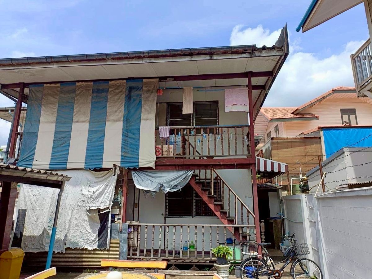 ขายบ้านเยาวราช บางลำพู : ขายบ้านพร้อมที่ดินใจกลางพระนคร ทำเลทรงคุณค่า ตั้งอยู่ที่ตรอกตึกดิน ตรงข้าม ศาลาว่าการกรุงเทพ โอกาสการลงทุนที่หาไม่ได้ง่ายๆ  