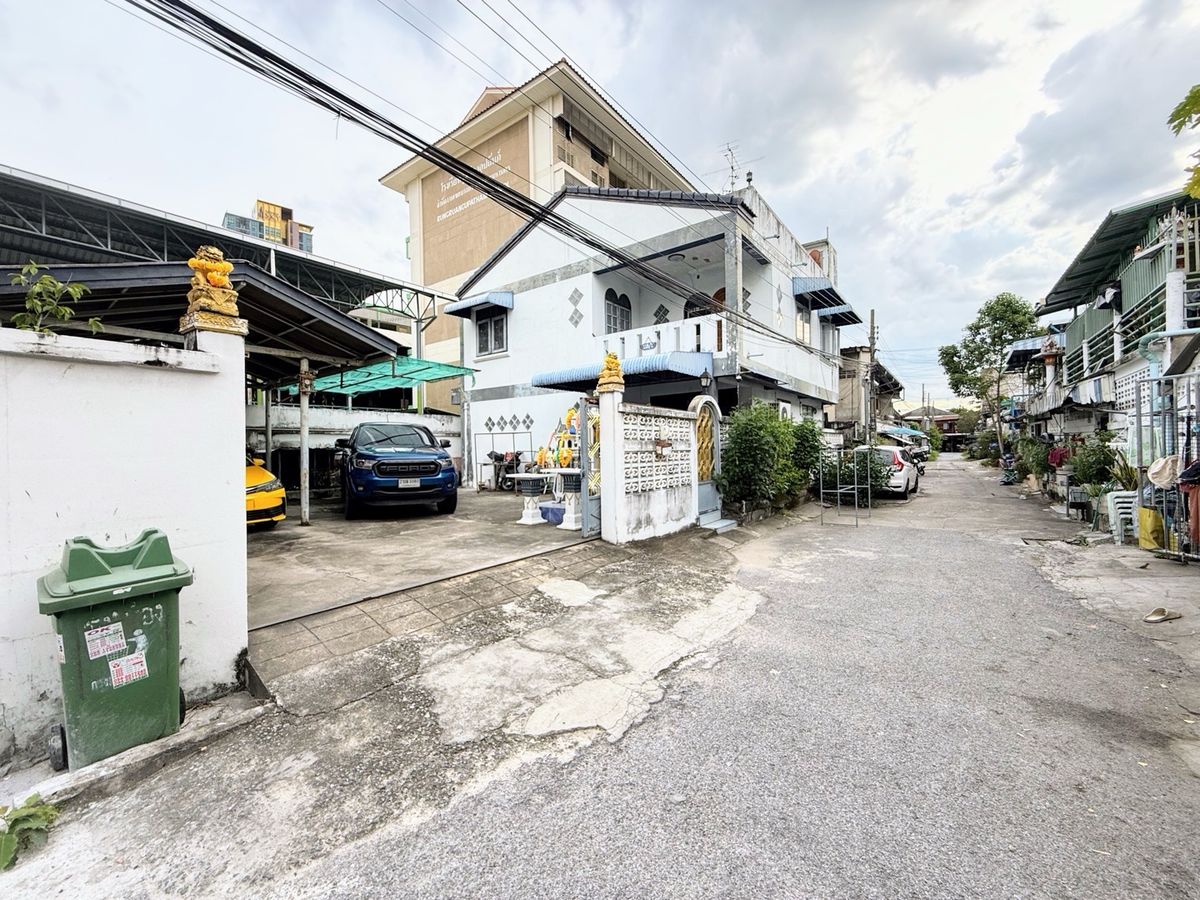 ขายบ้านสุขุมวิท อโศก ทองหล่อ : ที่ดินพร้อมบ้านบนทำเลทองสุขุมวิท 103/2 ! ใกล้รถไฟฟ้าเพียง 400 เมตร!