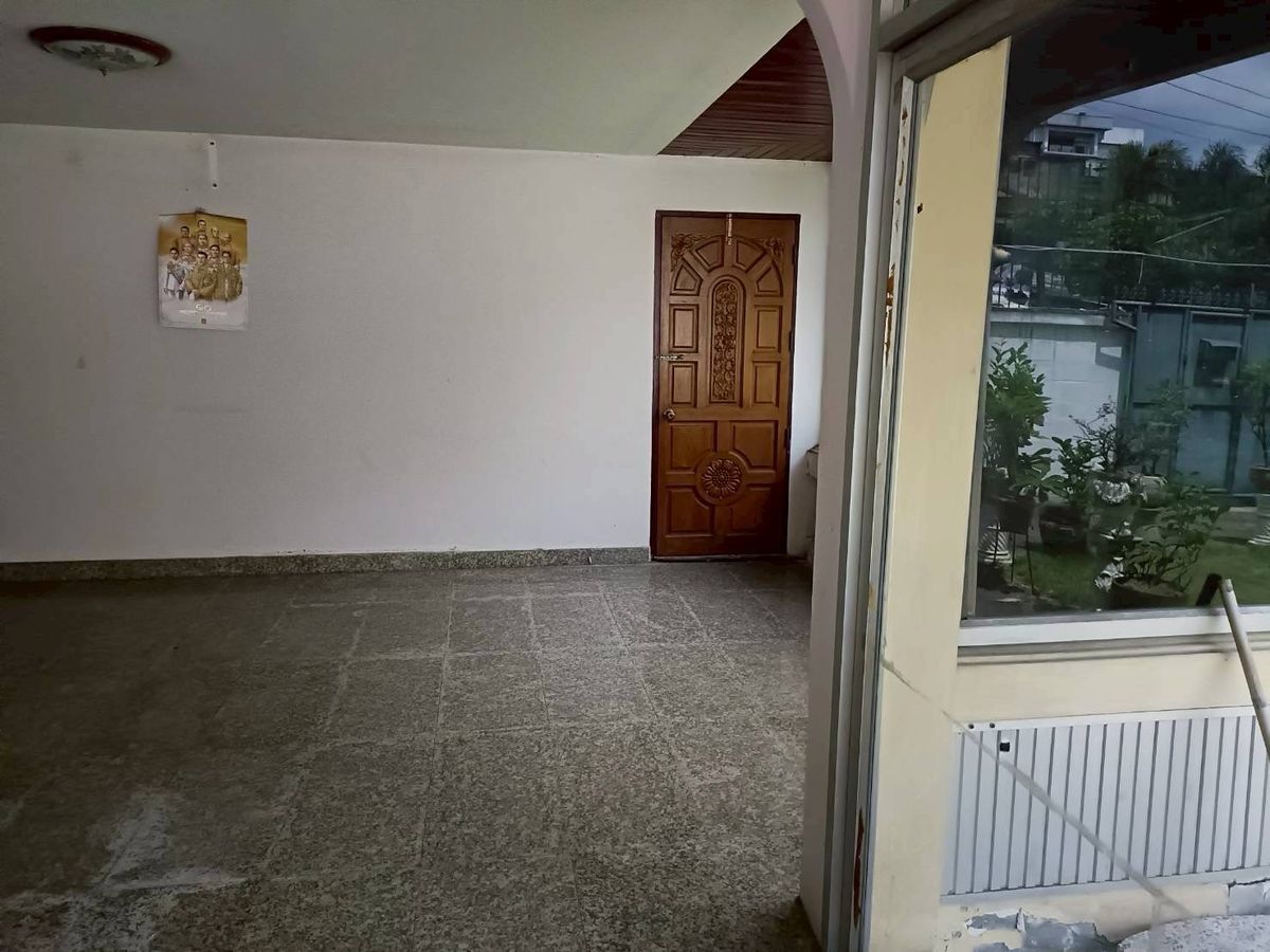 ขายบ้านเยาวราช บางลำพู : ขายบ้านพร้อมที่ดินใจกลางพระนคร ทำเลทรงคุณค่า ตั้งอยู่ที่ตรอกตึกดิน ตรงข้าม ศาลาว่าการกรุงเทพ โอกาสการลงทุนที่หาไม่ได้ง่ายๆ  