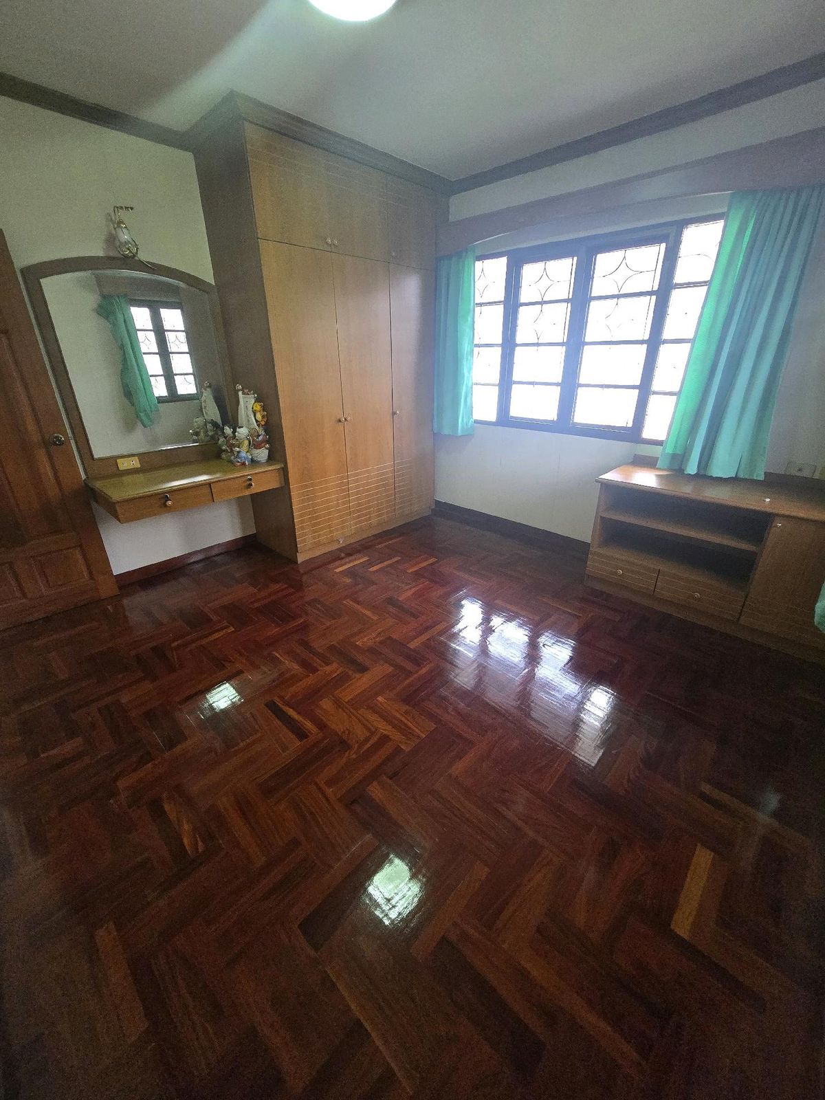 ขายบ้านเอกชัย บางบอน : ลดเพิ่มอีก 4 แสนได้หลังนี้ไปถือว่าคุ้มมาก! บ้านเดี่ยวหลังใหญ่ ทำเลดี มีห้องแม่บ้าน แถมครัวไทยแยกส่วน หมู่บ้านชัยพฤกษ์ บางบอน 82 ตร.ว. พื้นที่ใช้สอย 250 ตร.ม. แปลงมุม สภาพดี เฟอร์built in ใกล้ถนนกาญจนาภิเษก ใกล้ห้าง,โรงเรียน, โรงพยาบาล, รถไฟฟ้า และทางด่วน 