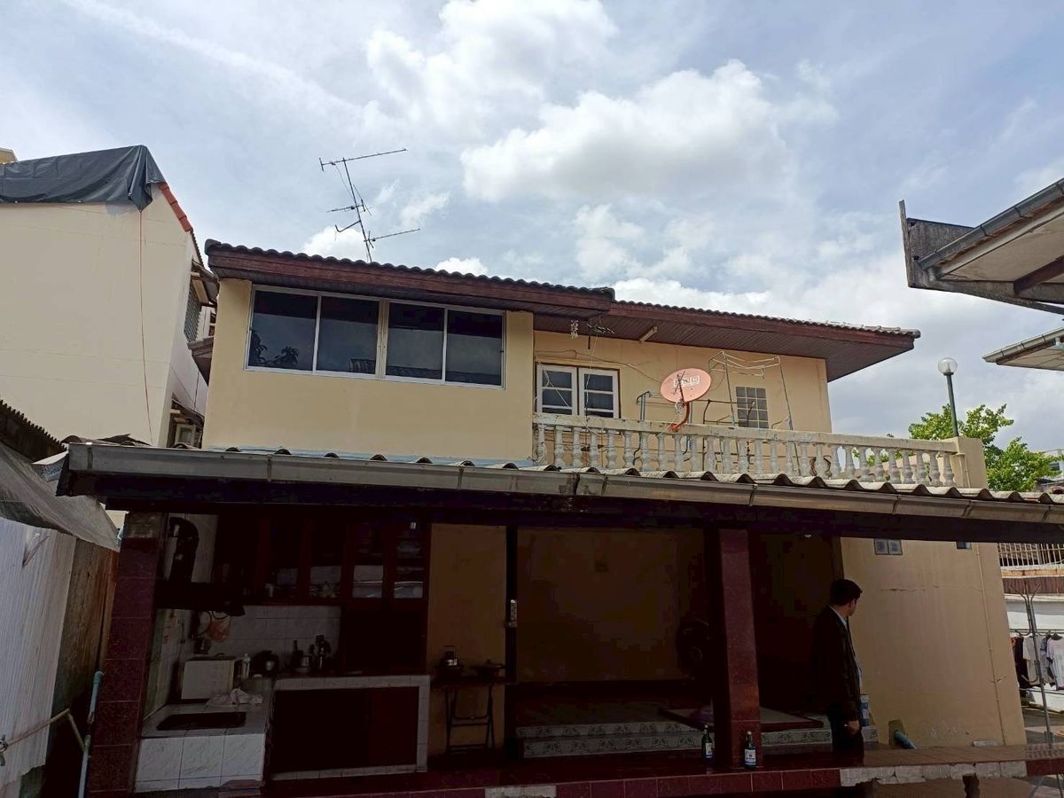 ขายบ้านเยาวราช บางลำพู : ขายบ้านพร้อมที่ดินใจกลางพระนคร ทำเลทรงคุณค่า ตั้งอยู่ที่ตรอกตึกดิน ตรงข้าม ศาลาว่าการกรุงเทพ โอกาสการลงทุนที่หาไม่ได้ง่ายๆ  