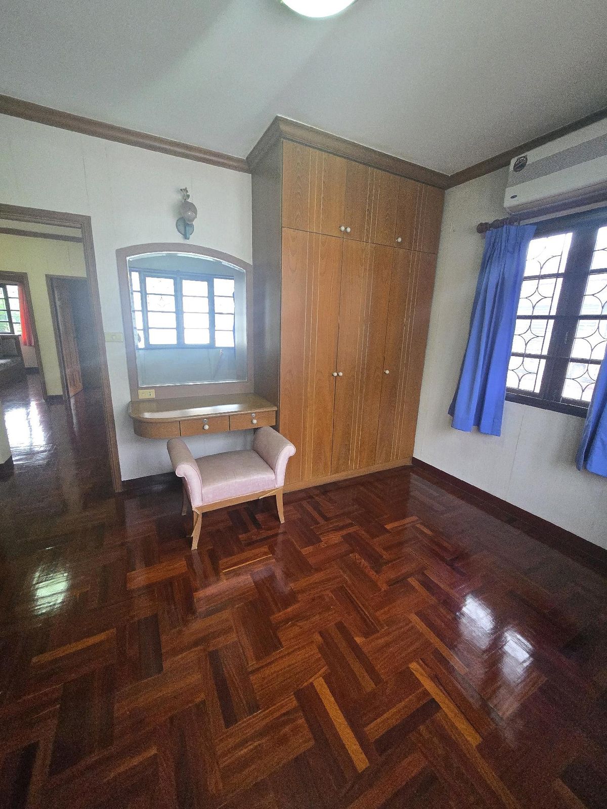 ขายบ้านเอกชัย บางบอน : ลดเพิ่มอีก 4 แสนได้หลังนี้ไปถือว่าคุ้มมาก! บ้านเดี่ยวหลังใหญ่ ทำเลดี มีห้องแม่บ้าน แถมครัวไทยแยกส่วน หมู่บ้านชัยพฤกษ์ บางบอน 82 ตร.ว. พื้นที่ใช้สอย 250 ตร.ม. แปลงมุม สภาพดี เฟอร์built in ใกล้ถนนกาญจนาภิเษก ใกล้ห้าง,โรงเรียน, โรงพยาบาล, รถไฟฟ้า และทางด่วน 