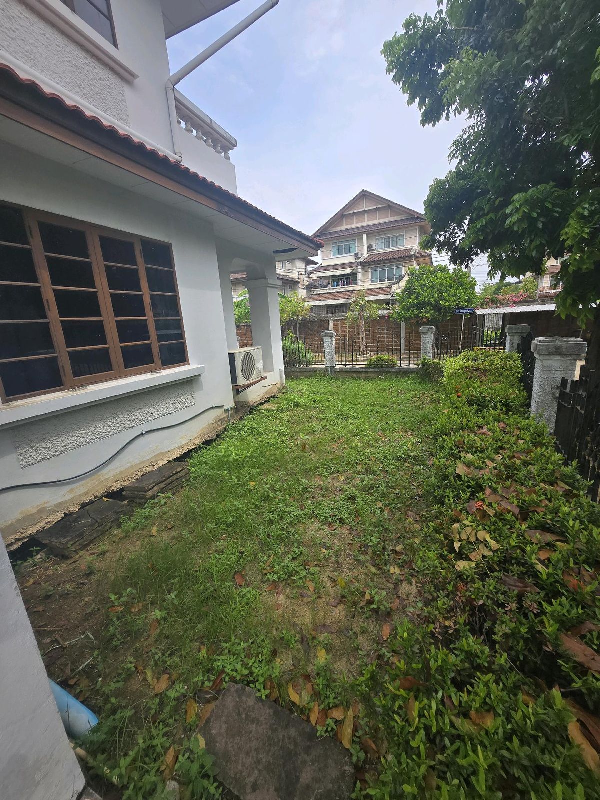 ขายบ้านเอกชัย บางบอน : ลดเพิ่มอีก 4 แสนได้หลังนี้ไปถือว่าคุ้มมาก! บ้านเดี่ยวหลังใหญ่ ทำเลดี มีห้องแม่บ้าน แถมครัวไทยแยกส่วน หมู่บ้านชัยพฤกษ์ บางบอน 82 ตร.ว. พื้นที่ใช้สอย 250 ตร.ม. แปลงมุม สภาพดี เฟอร์built in ใกล้ถนนกาญจนาภิเษก ใกล้ห้าง,โรงเรียน, โรงพยาบาล, รถไฟฟ้า และทางด่วน 