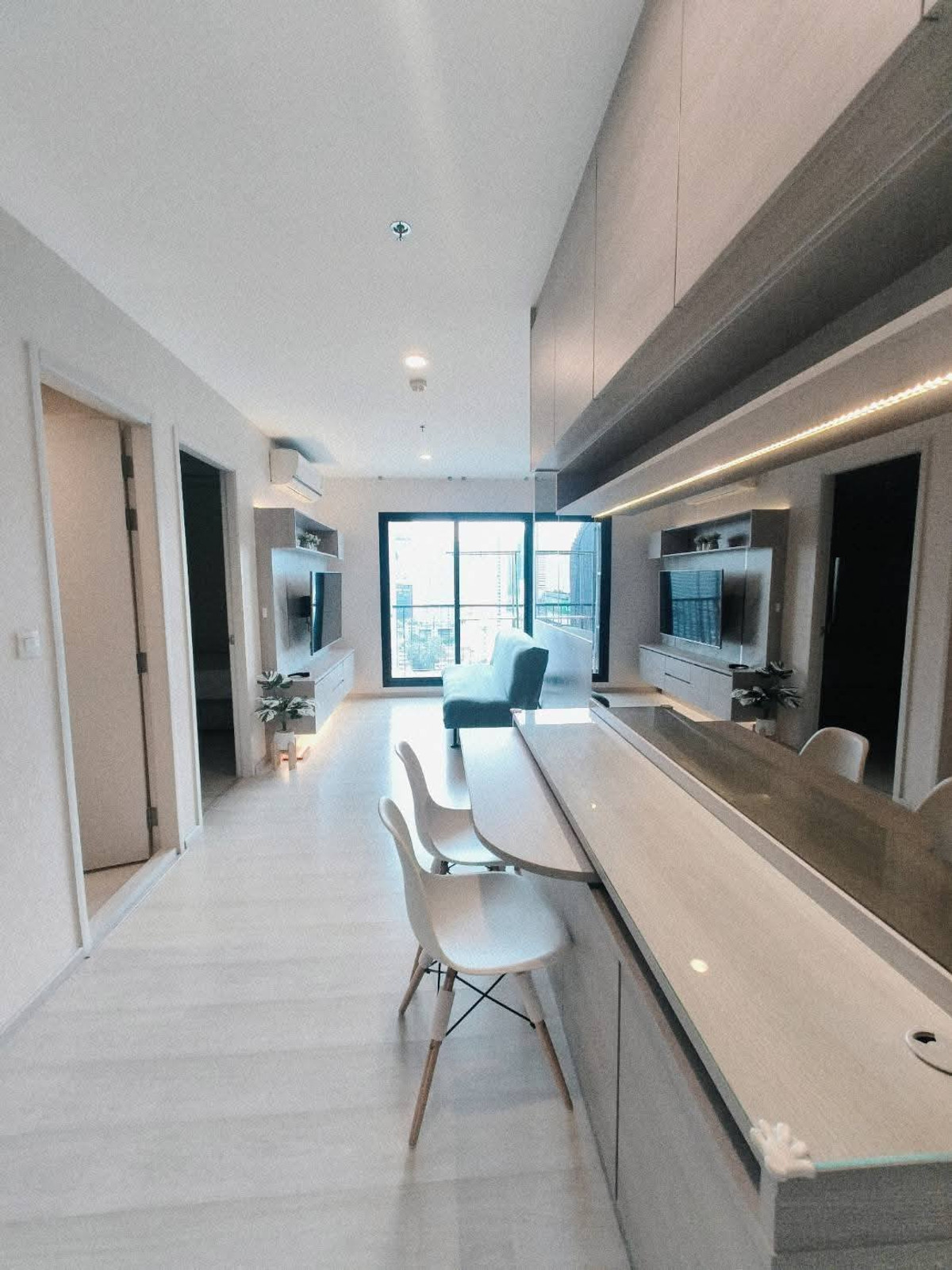 Condo for rent: Life Asoke, walk to MRT Phetchaburi + ARL Makkasan in a few steps! Loading...