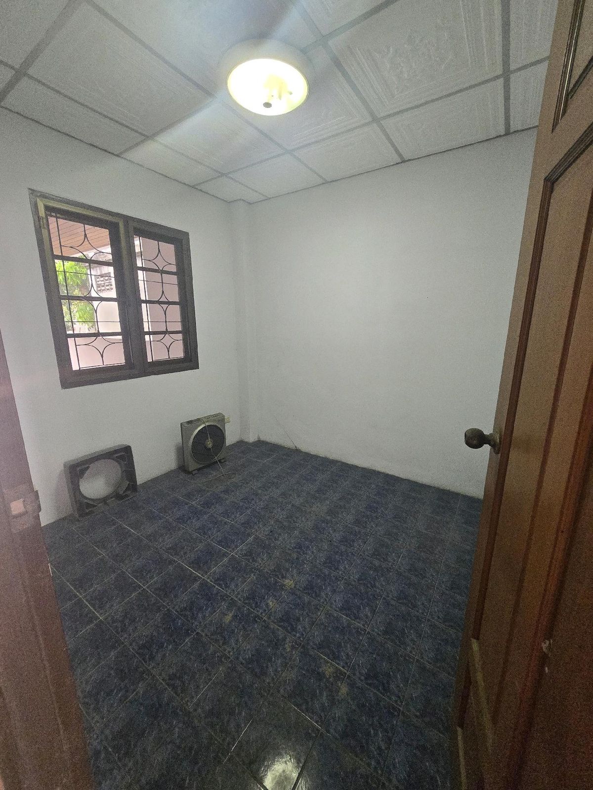 ขายบ้านเอกชัย บางบอน : ลดเพิ่มอีก 4 แสนได้หลังนี้ไปถือว่าคุ้มมาก! บ้านเดี่ยวหลังใหญ่ ทำเลดี มีห้องแม่บ้าน แถมครัวไทยแยกส่วน หมู่บ้านชัยพฤกษ์ บางบอน 82 ตร.ว. พื้นที่ใช้สอย 250 ตร.ม. แปลงมุม สภาพดี เฟอร์built in ใกล้ถนนกาญจนาภิเษก ใกล้ห้าง,โรงเรียน, โรงพยาบาล, รถไฟฟ้า และทางด่วน 