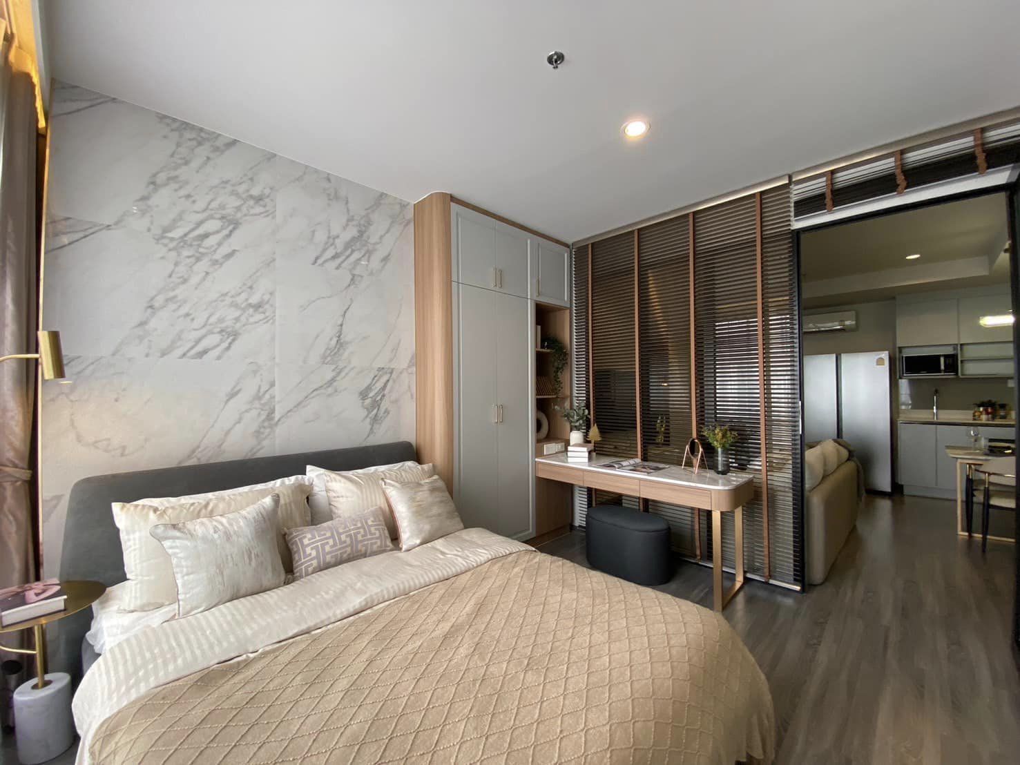 For SaleCondoRatchathewi,Phayathai : 2 Bedroom Condo for Sale at Ideo Mobi Rangnam U1908354