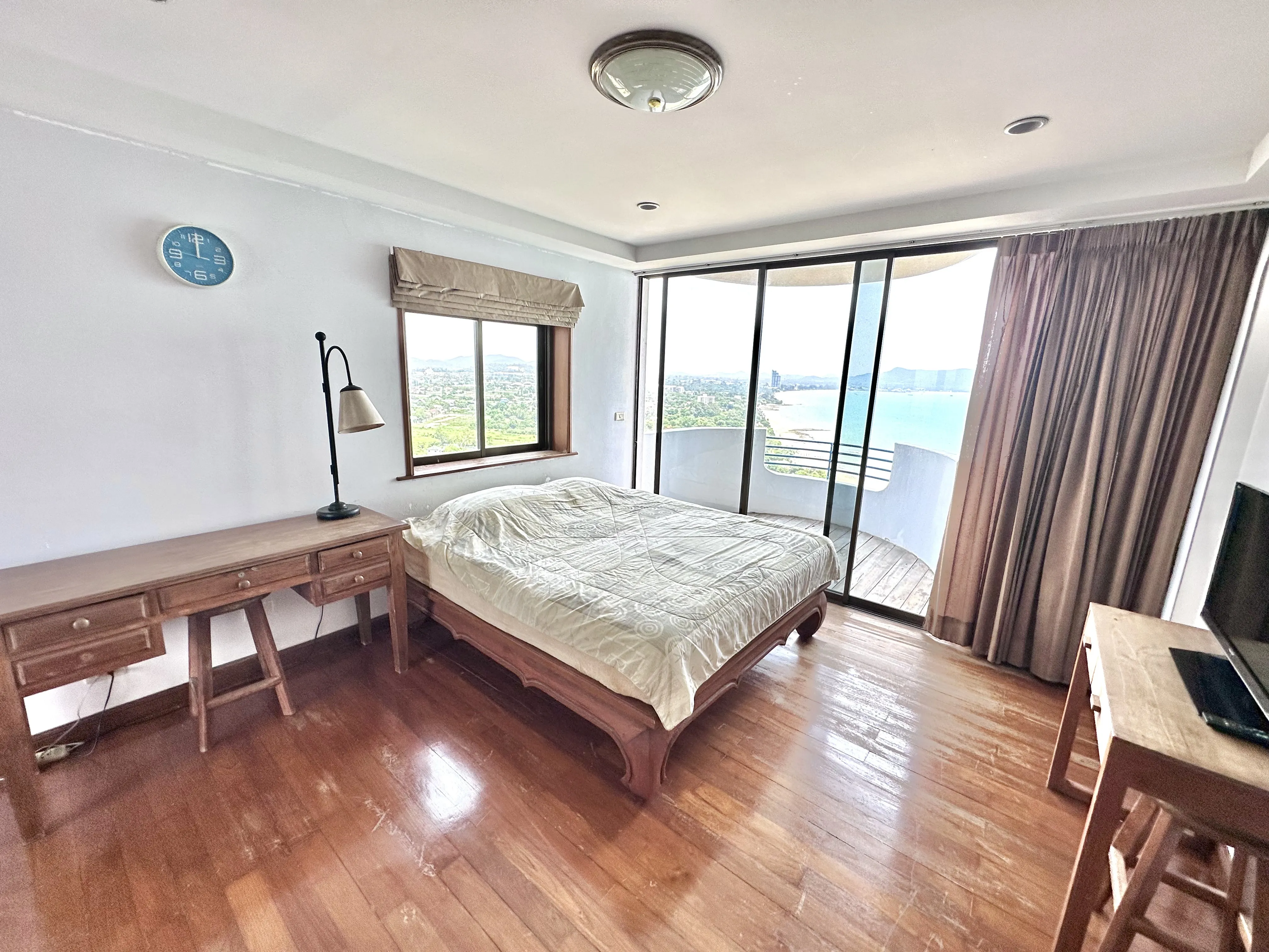 For SaleCondoPattaya, Bangsaen, Chonburi : Rare Sea View Condo | 103 SQM | Below Market Price U1979167