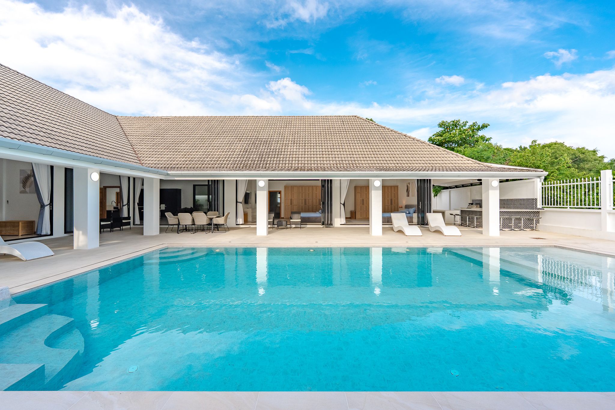 ขายบ้านภูเก็ต : ขาย วิลล่า 4 ห้องนอน ใน ราไวย์, ภูเก็ต U5570716
