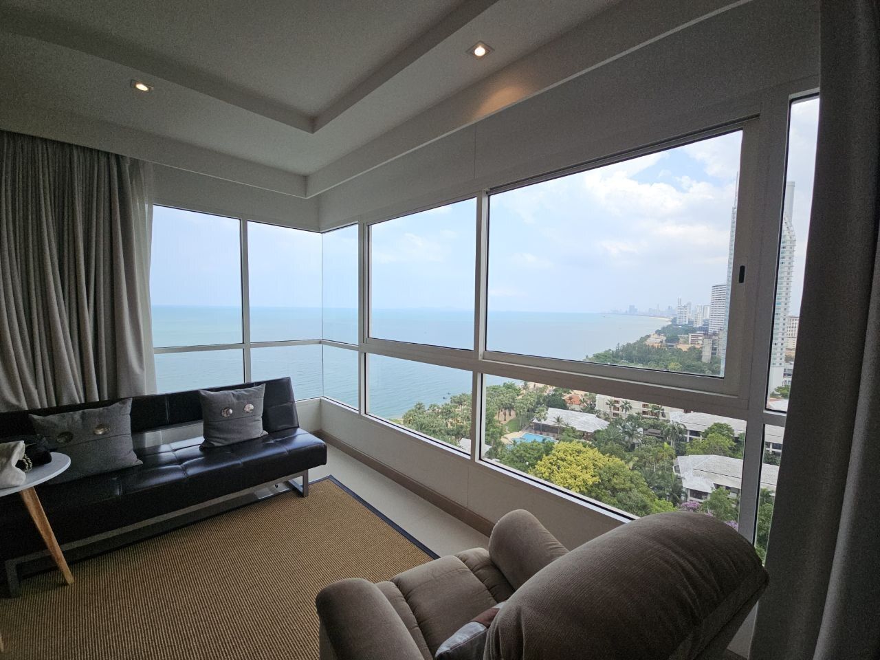 For SaleCondoPattaya, Bangsaen, Chonburi : Sea View 1BR Condo at Ocean Portofino, 90 SQM Luxury U5358113