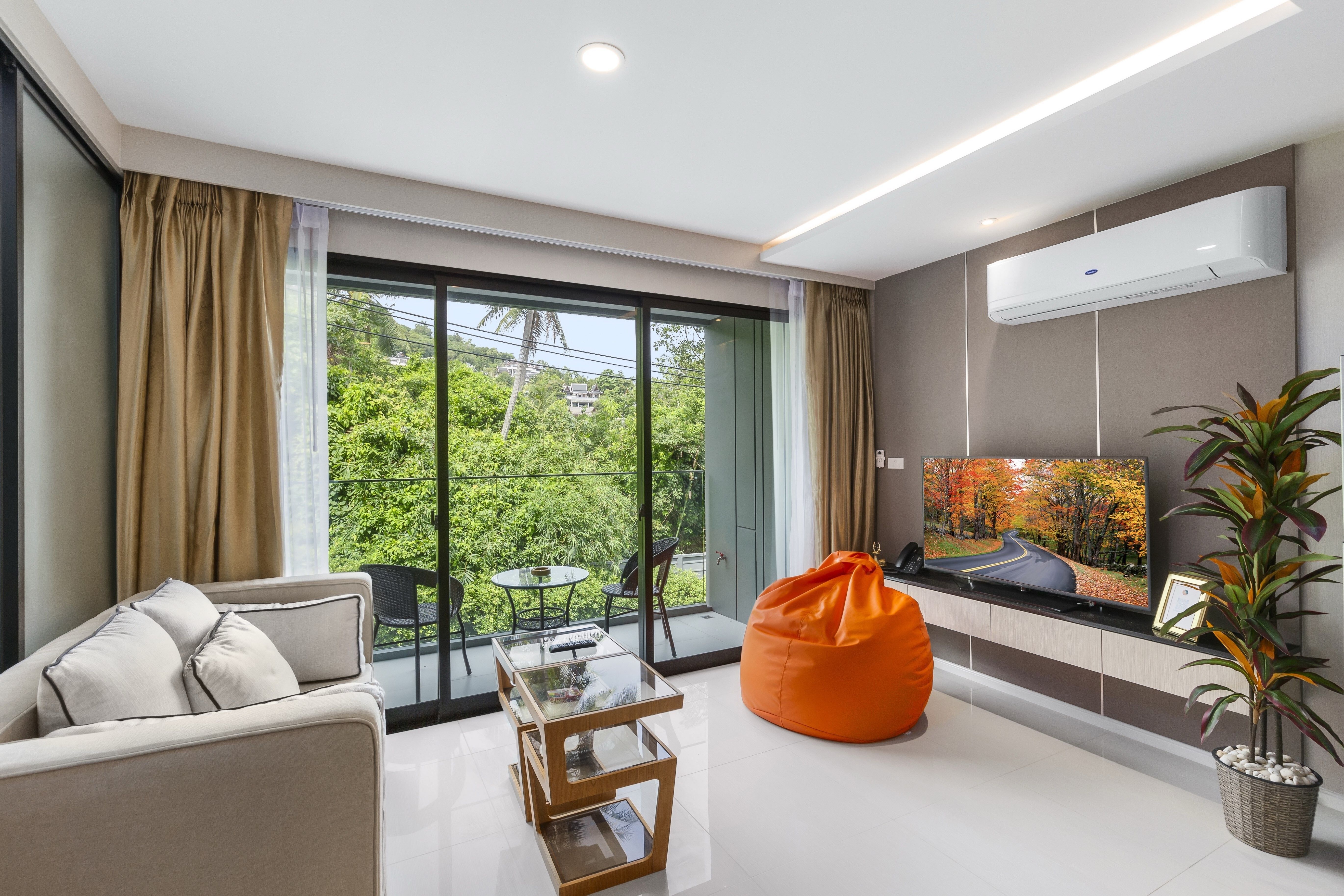 For SaleCondoPhuket : Spacious 45 sqm Studio at Mida Grande Surin - Top Resort U5577515