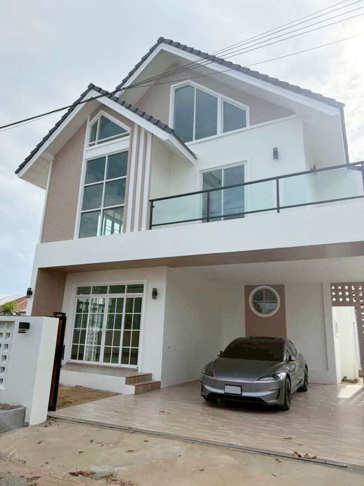 ให้เช่าบ้านเชียงใหม่ : บ้านสวยพร้อมสระว่ายน้ำส่วนตัว ให้เช่าเดือนละ 50,000 บาท ใกล้บิ๊กซีแม่เหียะเพียง 5 นาที No.9H922