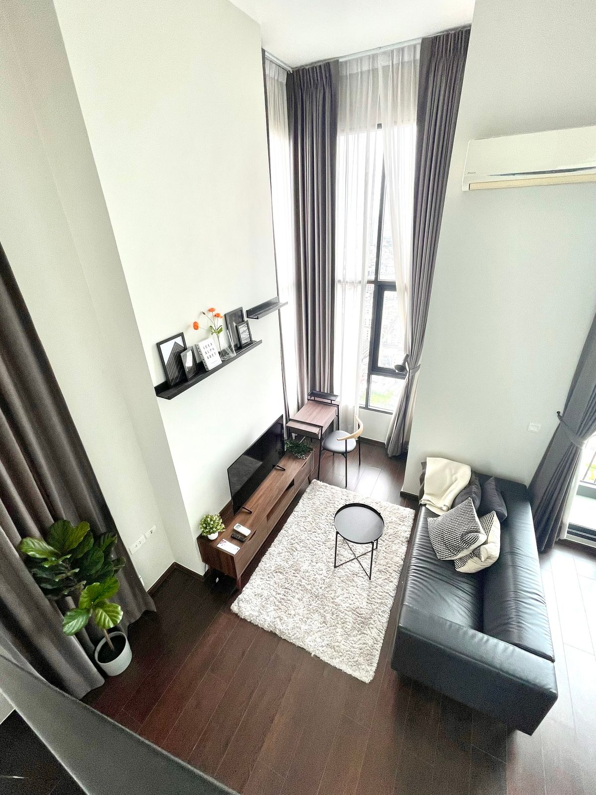 ให้เช่าคอนโดสุขุมวิท อโศก ทองหล่อ : ⭐️C Ekkamai ⭐️ ห้อง Duplex 34.66 ตร.ม.  เฟอร์นิเจอร์และเครื่องใช้ไฟฟ้าครบ 