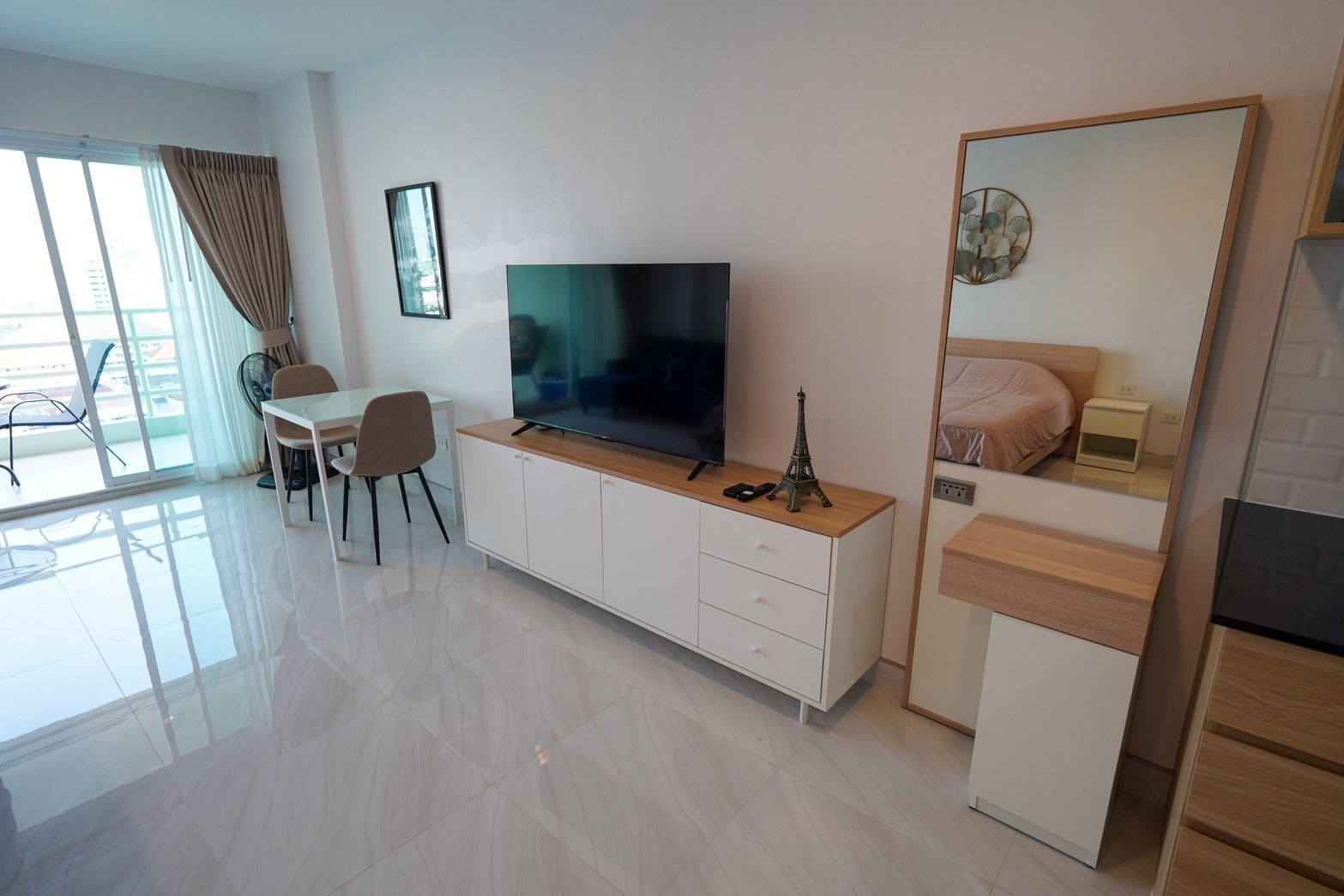 For SaleCondoPattaya, Bangsaen, Chonburi : Sale: Newly Renovated Studio at View Talay 5D U5344177