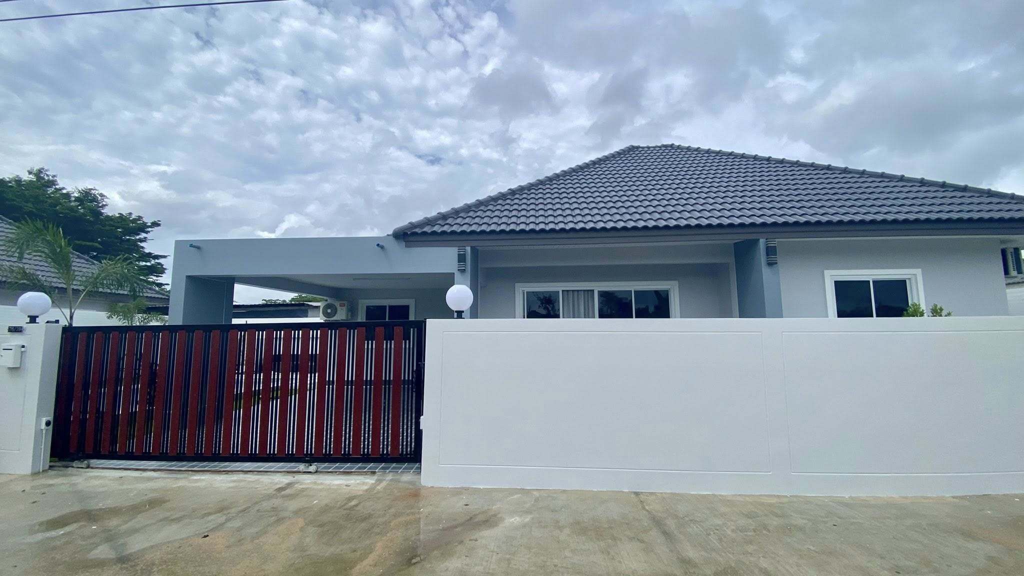 For SaleHousePattaya, Bangsaen, Chonburi : 3 Bedroom Villa for sale in Huai Yai, Chon Buri  U5549184