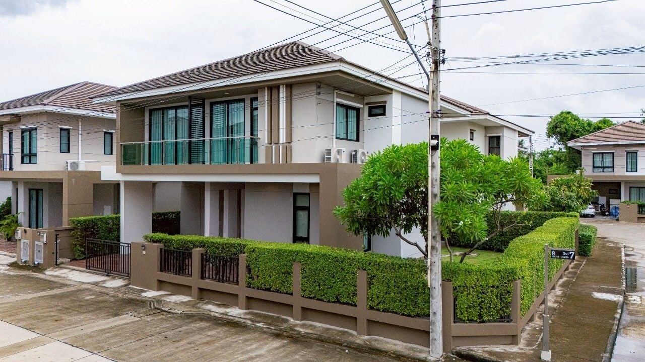 For SaleHousePattaya, Bangsaen, Chonburi : Corner Unit 4-Bedroom House for Sale at H living life Chaiya U5585183
