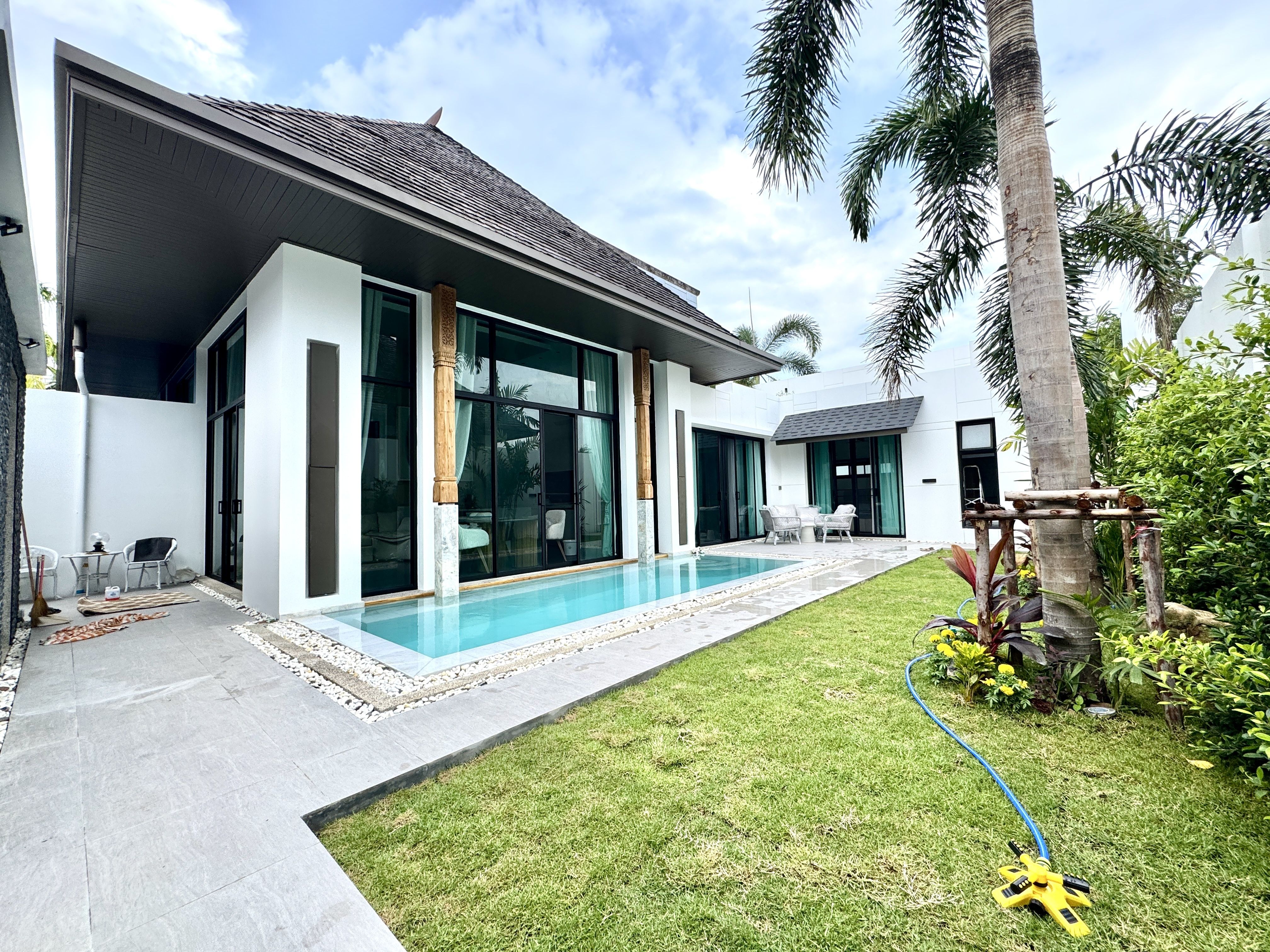 For SaleHousePhuket : Newly Renovated 2-Bedroom Villa w/ Rooftop (Pasak, Bangtao) U5564955
