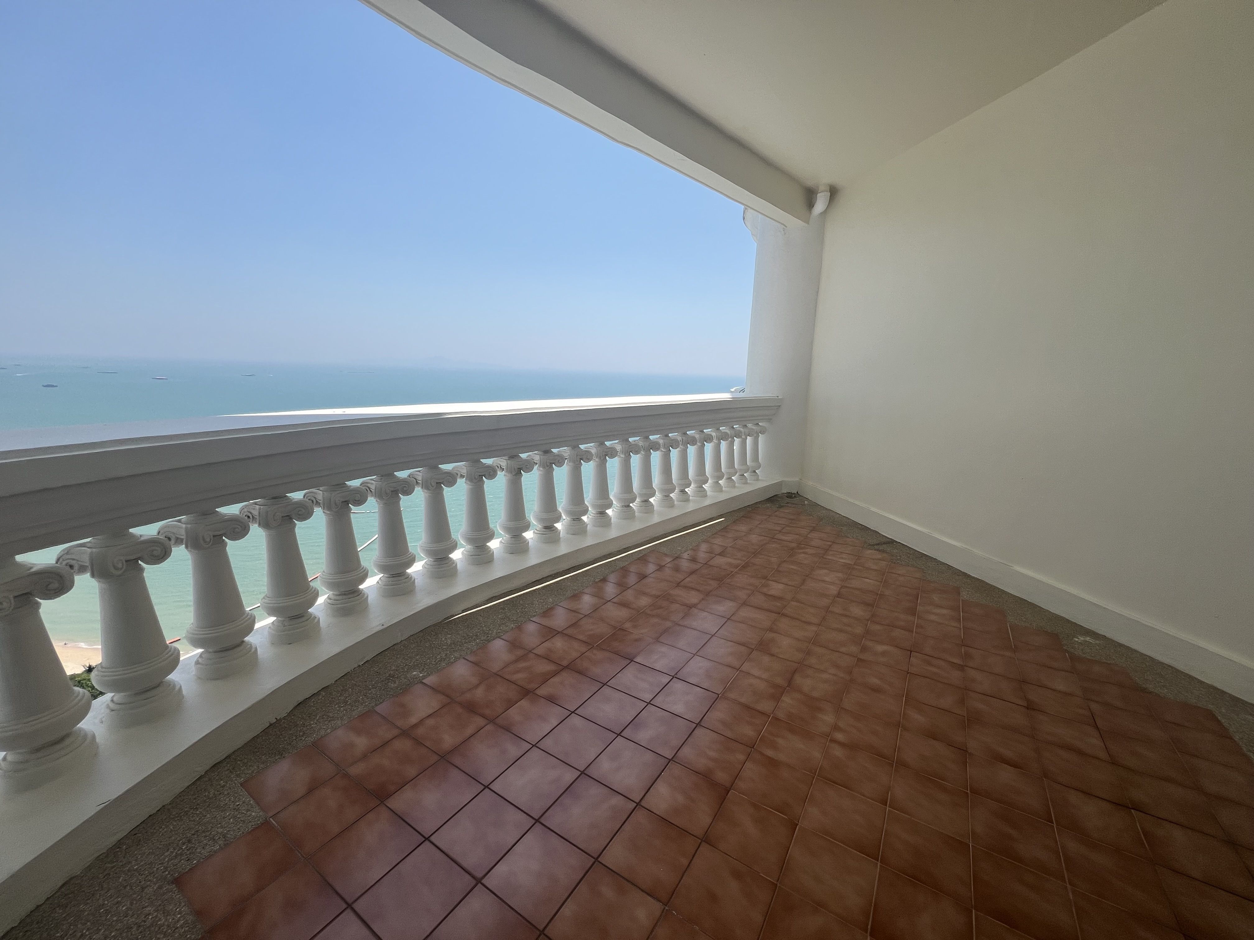 For SaleCondoPattaya, Bangsaen, Chonburi : 2 Bedroom Condo for sale at Sky Beach  U41521