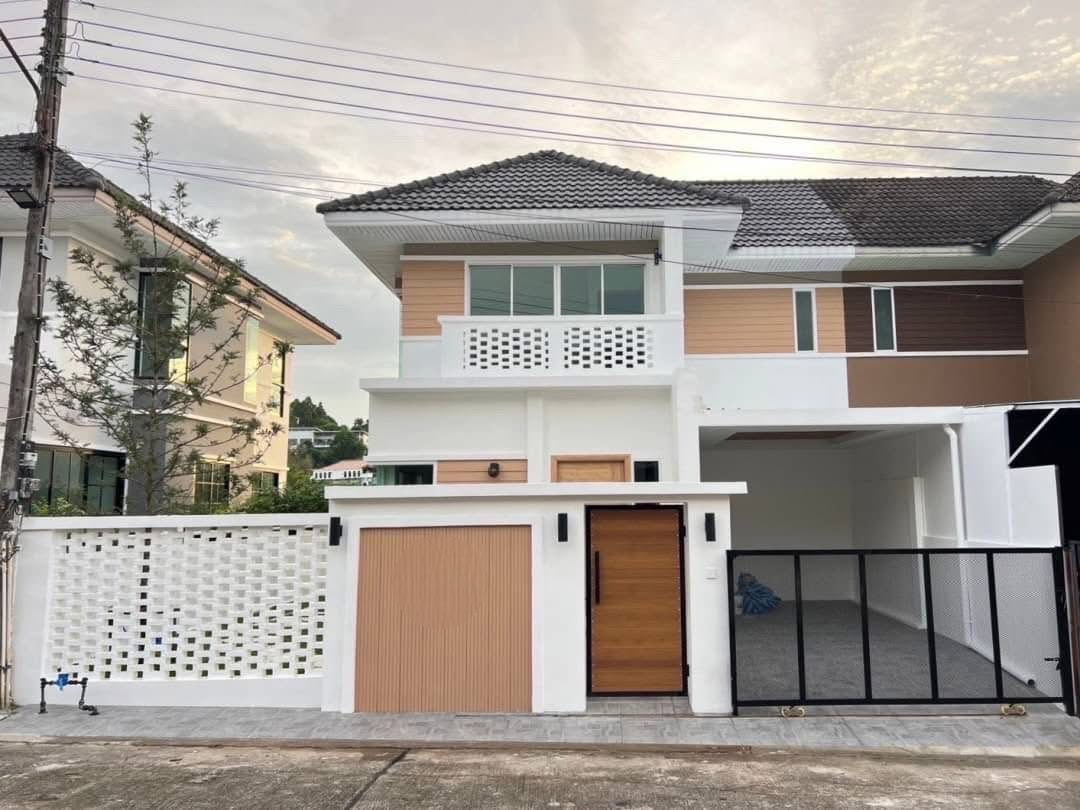 For SaleHousePhuket : Newly Renovated Modern Twin Home . 3 Beds . Private Garden U5584915