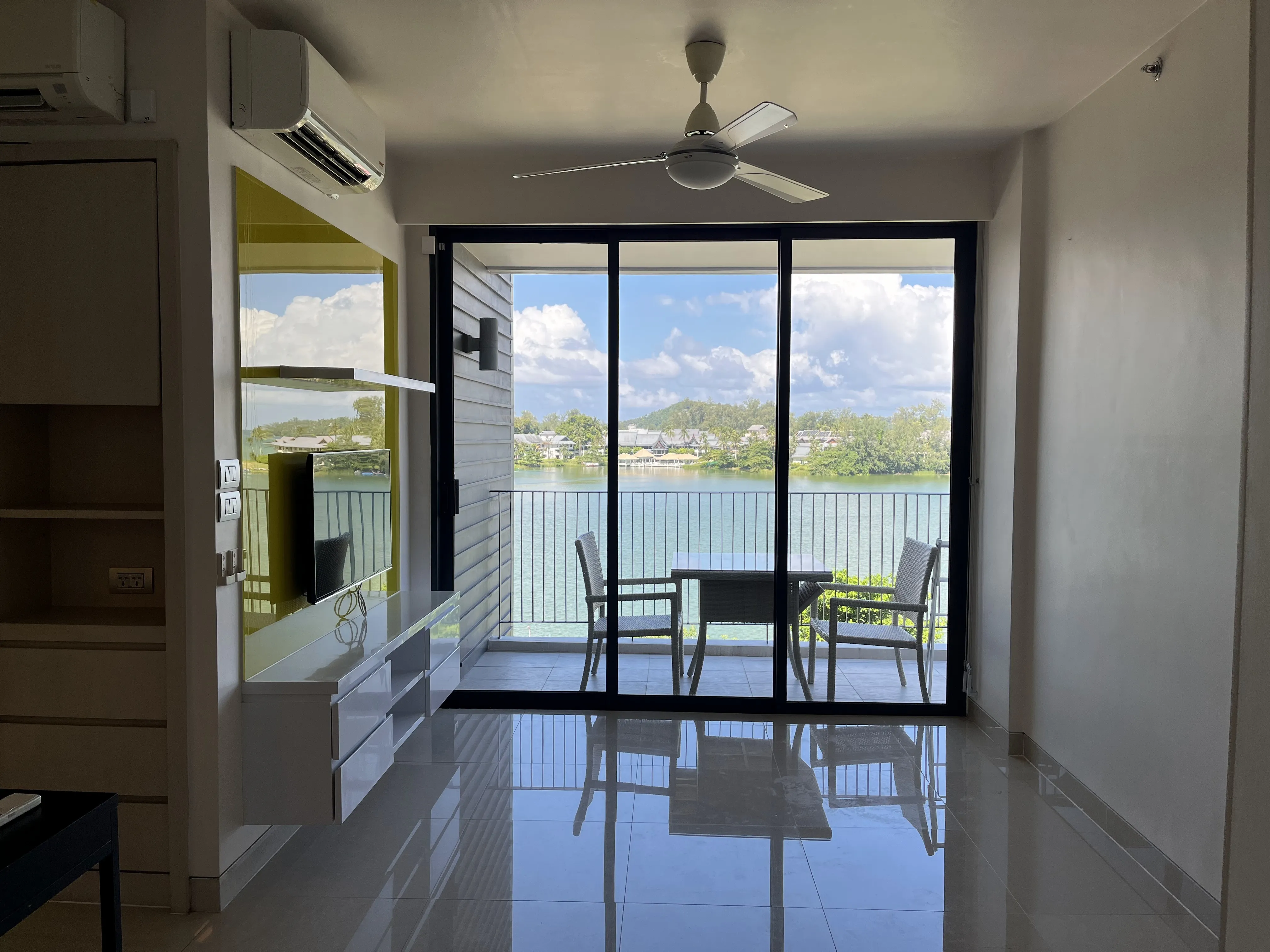 ขายคอนโดภูเก็ต : ขาย คอนโด 2 ห้องนอน ในโครงการ แคสเซีย ภูเก็ต U1718856