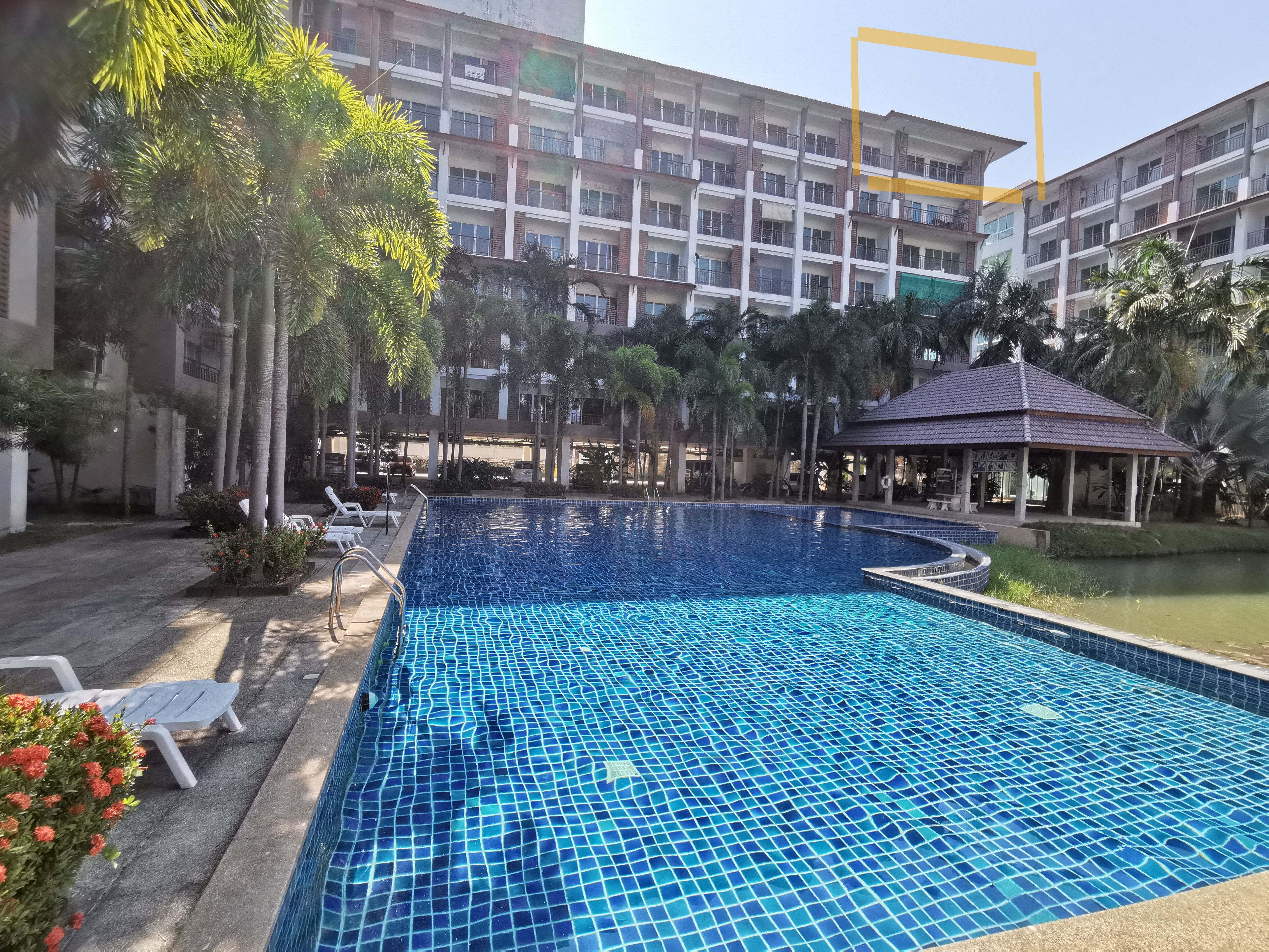 For SaleCondoPattaya, Bangsaen, Chonburi : 2 BR, 2 Bath Room, Corner Unit, 8. Floor, Big balcony U1711768