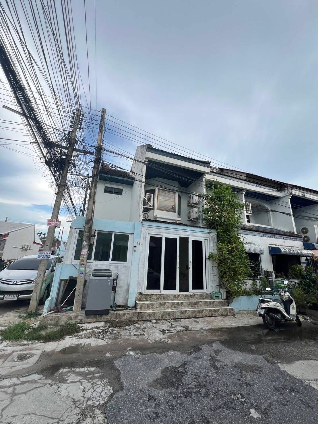 ขายบ้านพัทยา บางแสน ชลบุรี สัตหีบ : ขาย ทาวน์เฮ้าส์ 5 ห้องนอน ใน เมืองพัทยา, ชลบุรี U5373292