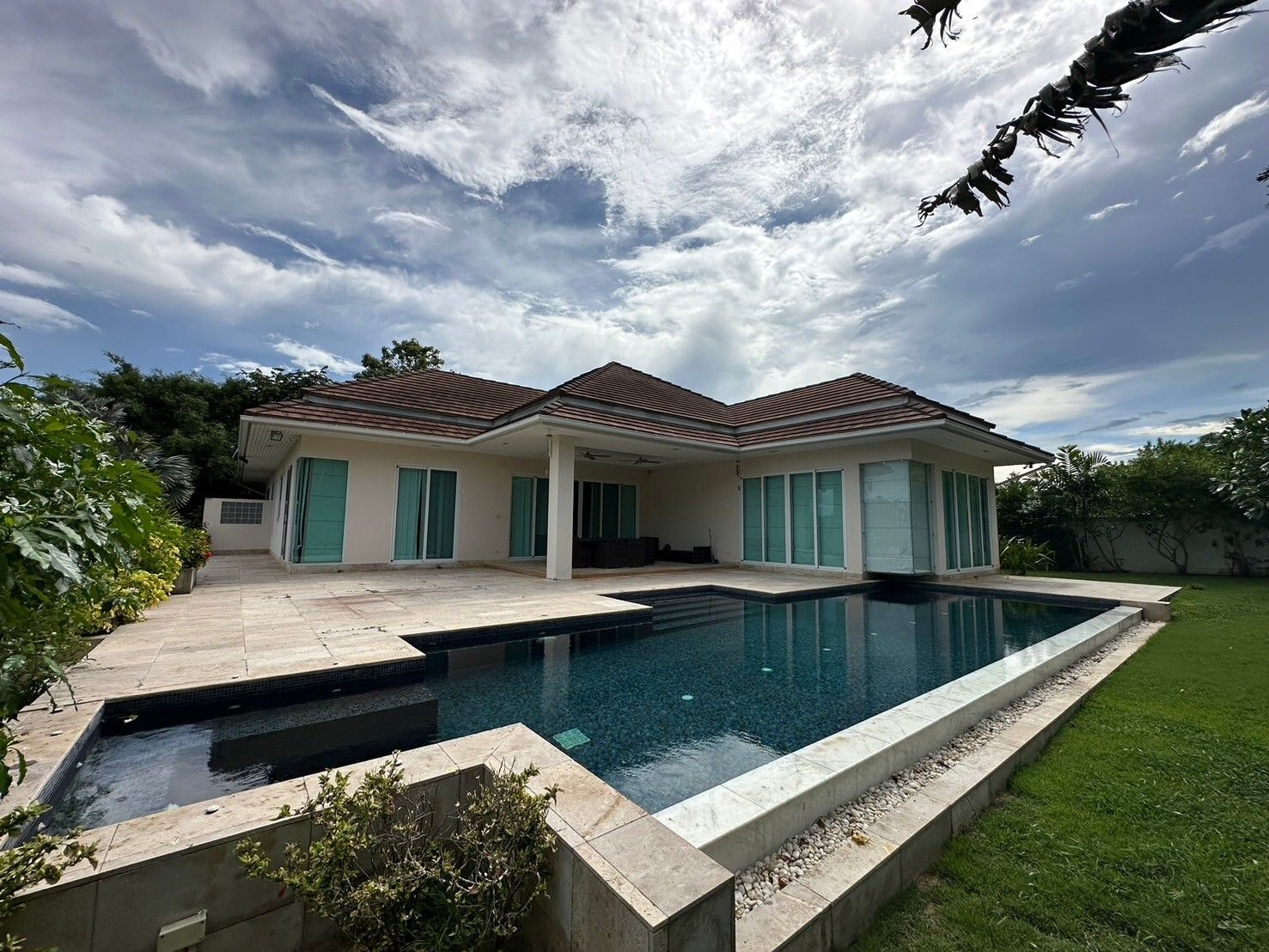 For SaleHouseHuahin, Prachuap Khiri Khan, Pran Buri : Red Mountain Luxury Villa,3 Beds with 1 Guesthouse For Sale U1911861