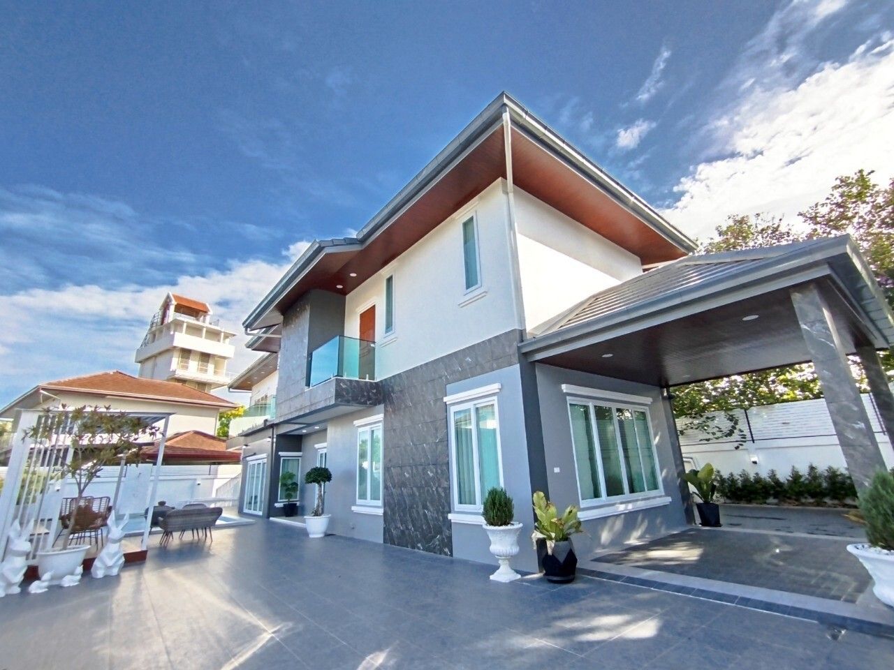 ขายบ้านพัทยา บางแสน ชลบุรี สัตหีบ : ขาย วิลล่า 5 ห้องนอน ในโครงการ เลคไซด์ คอร์ท 3 U1920437