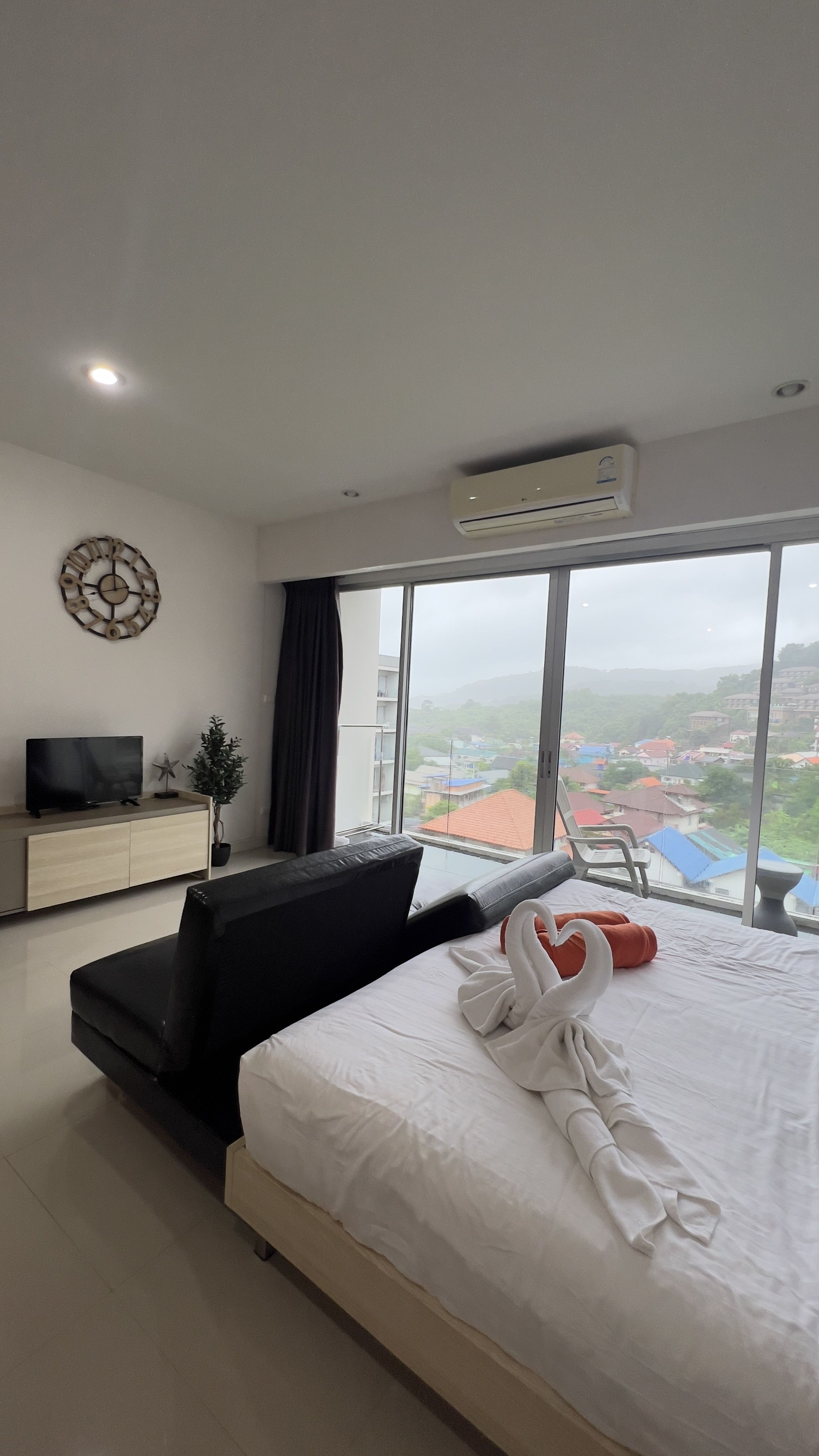 ขายคอนโดภูเก็ต : 1 Bedroom for Sale at Chic Condominium Karon in Phuket U1997852