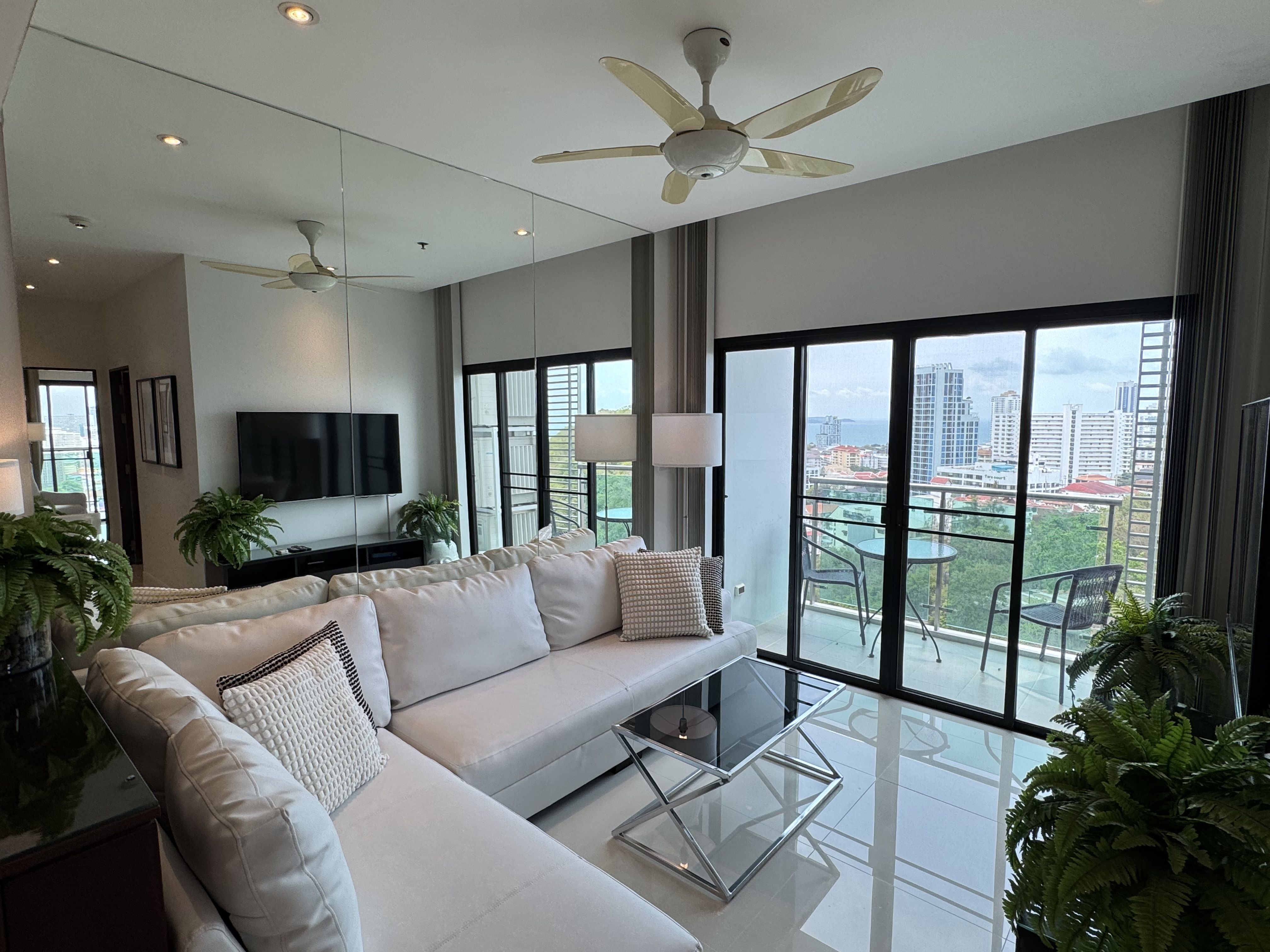 For SaleCondoPattaya, Bangsaen, Chonburi : 2-bedroom Axis Condo Fo Sale - 7.5 MB U5350336