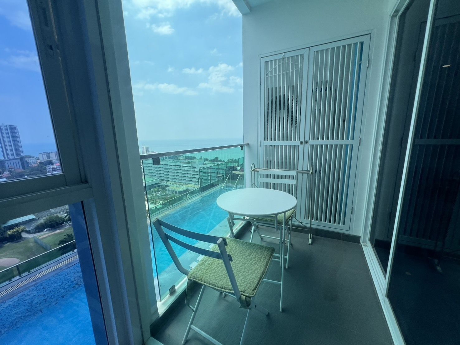 For SaleCondoPattaya, Bangsaen, Chonburi : 1 Bedroom condo for Sale at One Tower Pool view U5549121