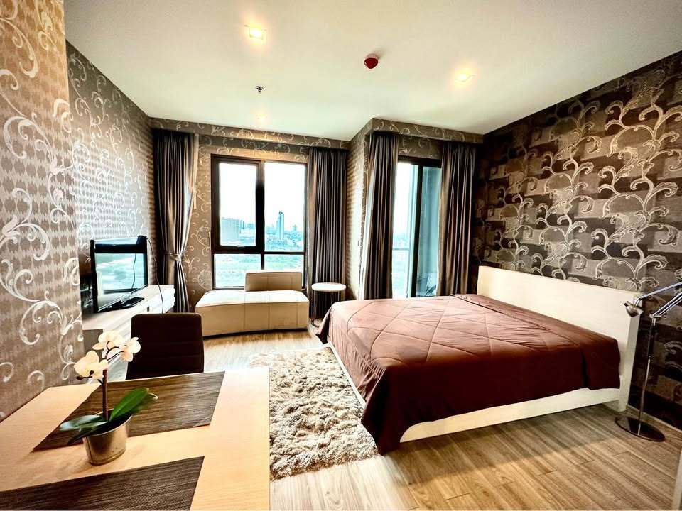 For SaleCondoPattaya, Bangsaen, Chonburi : Beachfront Luxury Condo at Aeras – Modern Living with Stunni U5372283