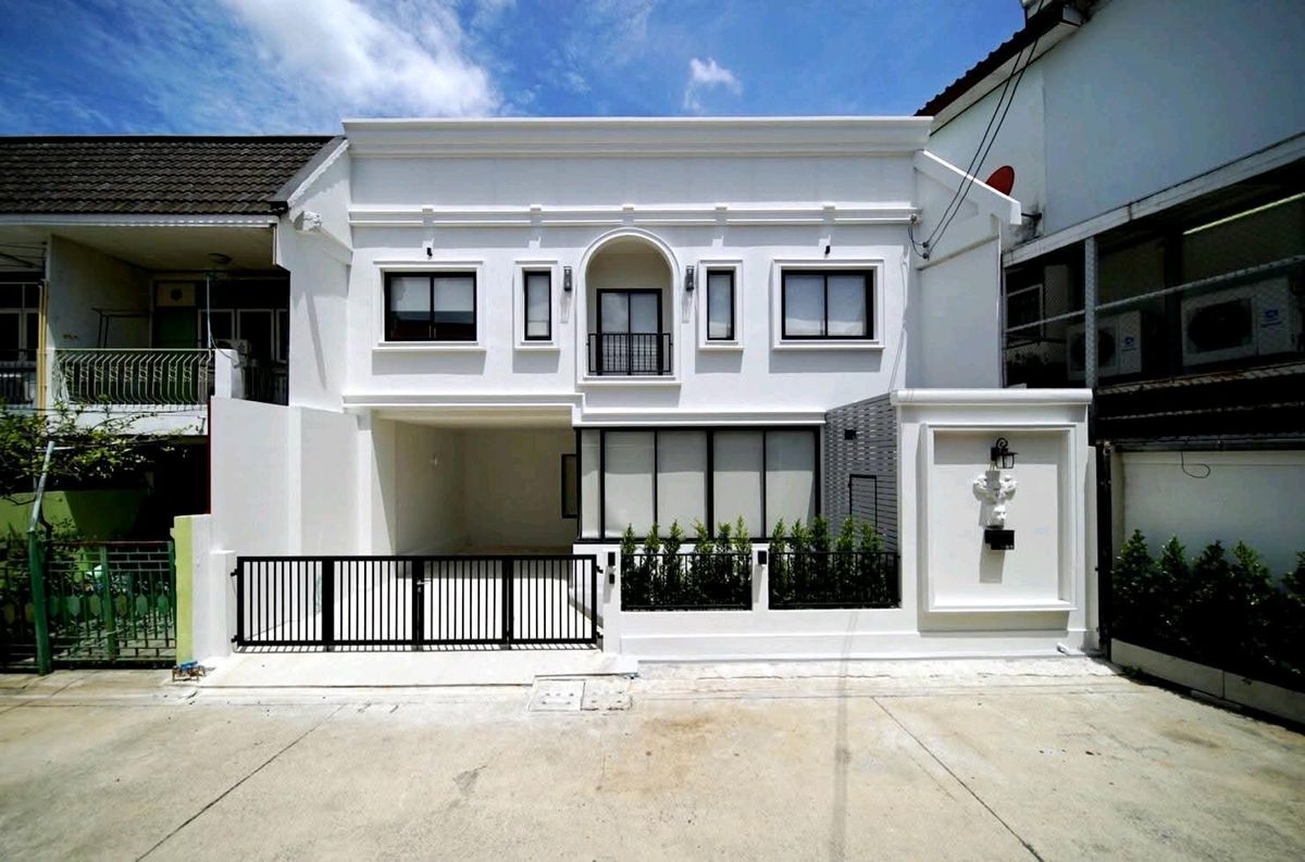 ให้เช่าทาวน์โฮมสุขุมวิท อโศก ทองหล่อ : TOWNHOME FOR RENT AT PRIDI
( SUKHUMVIT 71 )