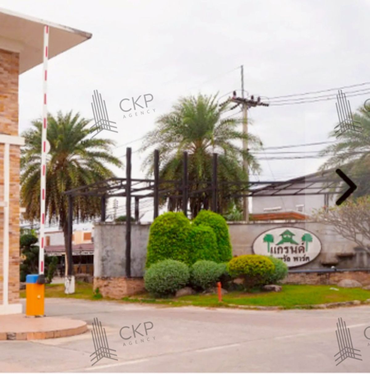 For SaleTownhomeSriracha Laem Chabang Ban Bueng : Townhouse Grand Central Park 3, wide frontage, parking for 2 cars, ready to move in at this area.