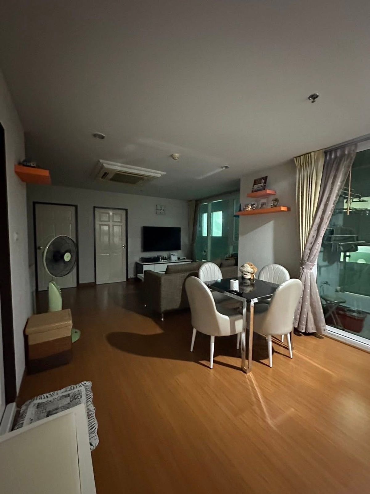 ให้เช่าคอนโดสุขุมวิท อโศก ทองหล่อ : Sukhumvit Living Town (สุขุมวิท ลิฟวิ่ง ทาวน์) 