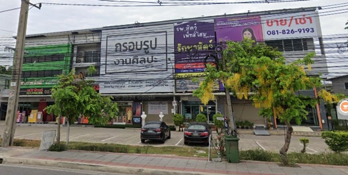 ให้เช่าอาคารพาณิชย์เอกชัย บางบอน : ให้เช่าอาคารพาณิชย์ 2 คูหา ทำเลดาวคะนอง จอมทอง เอกชัย บางบอน กัลปพฤกษ์ ติดถนนใหญ่ ตรงข้าม แมคโครบางบอน ติดต่อ 0625619951  เจ้าของให้เช่าเอง มีโฉนด 